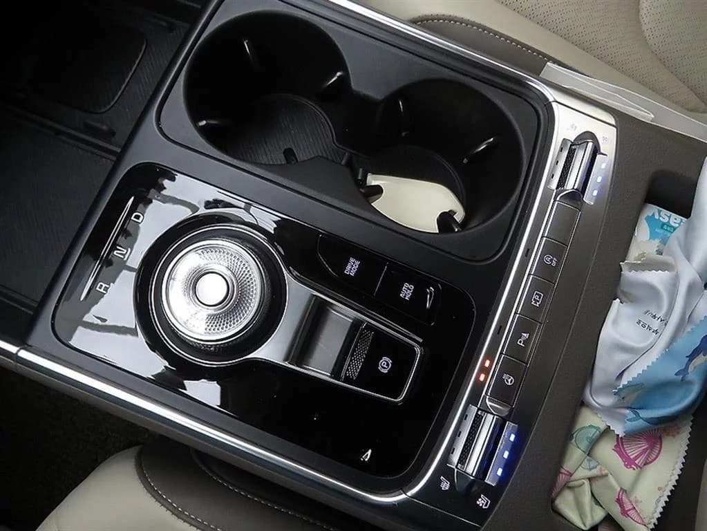 Kia Carnival 7-Seater Signature, 2024 г. 39144 км. — фото 9
