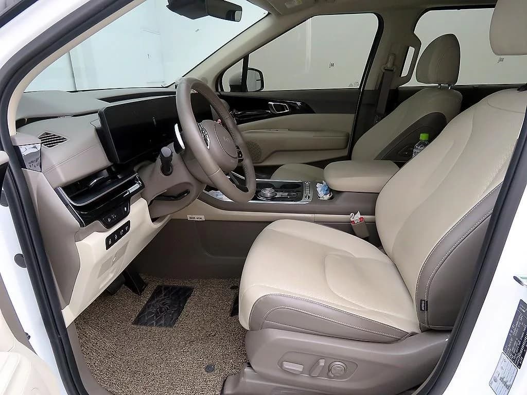 Kia Carnival 7-Seater Signature, 2024 г. 39144 км. — фото 10