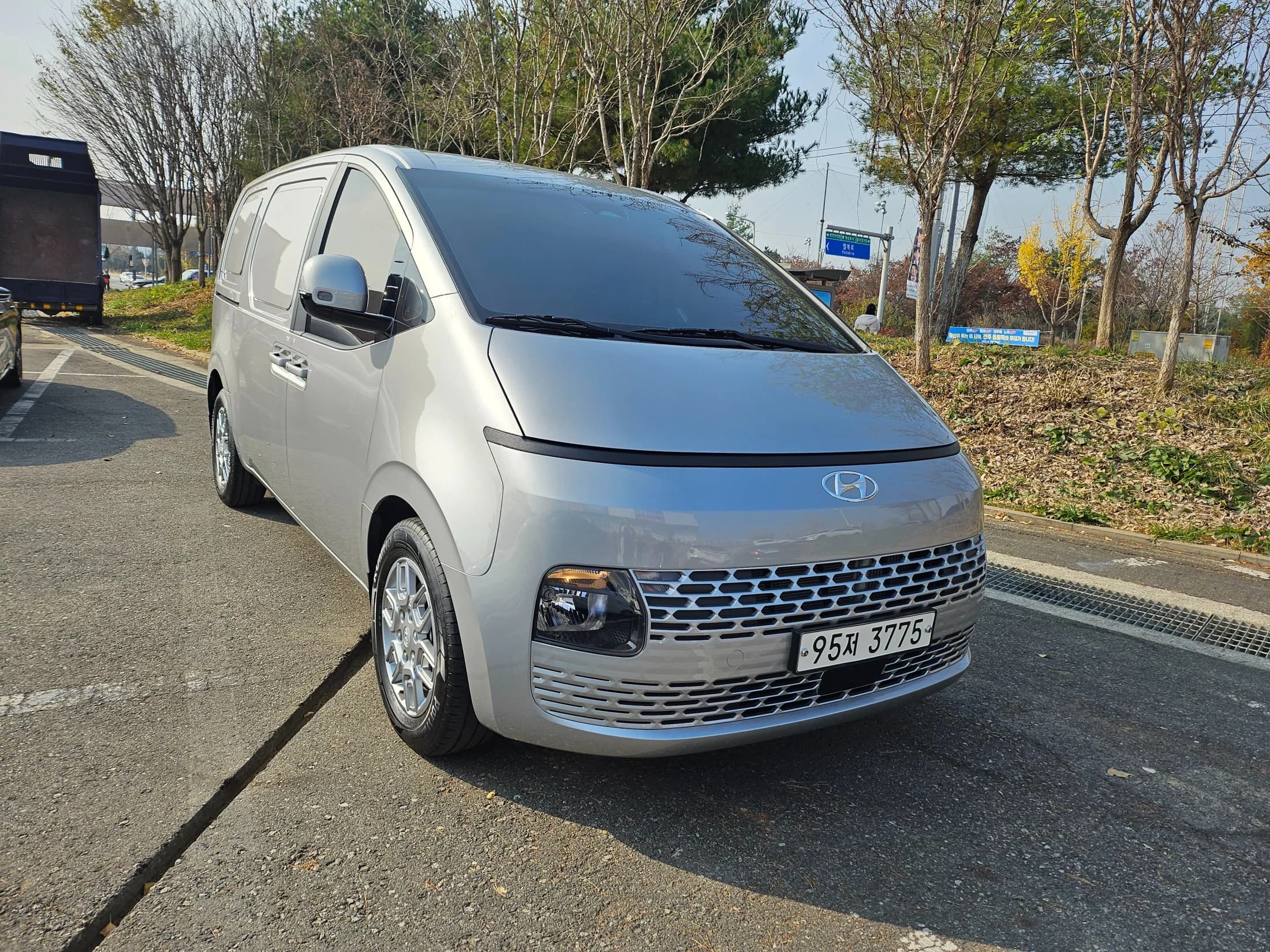 Hyundai Staria Cargo 3-Seater Modern, 2021 г. 27199 км. — фото 2