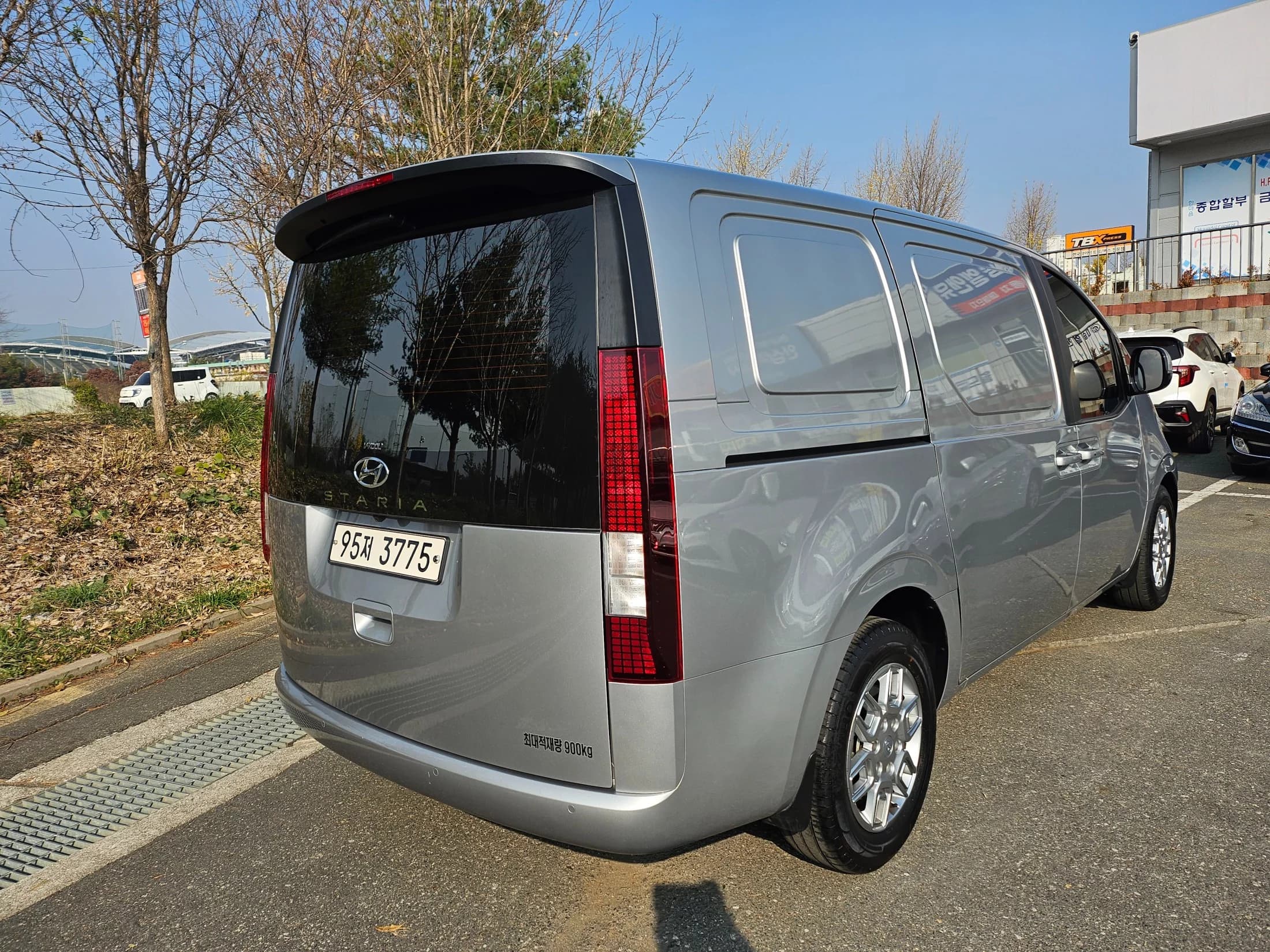 Hyundai Staria Cargo 3-Seater Modern, 2021 г. 27199 км. — фото 3