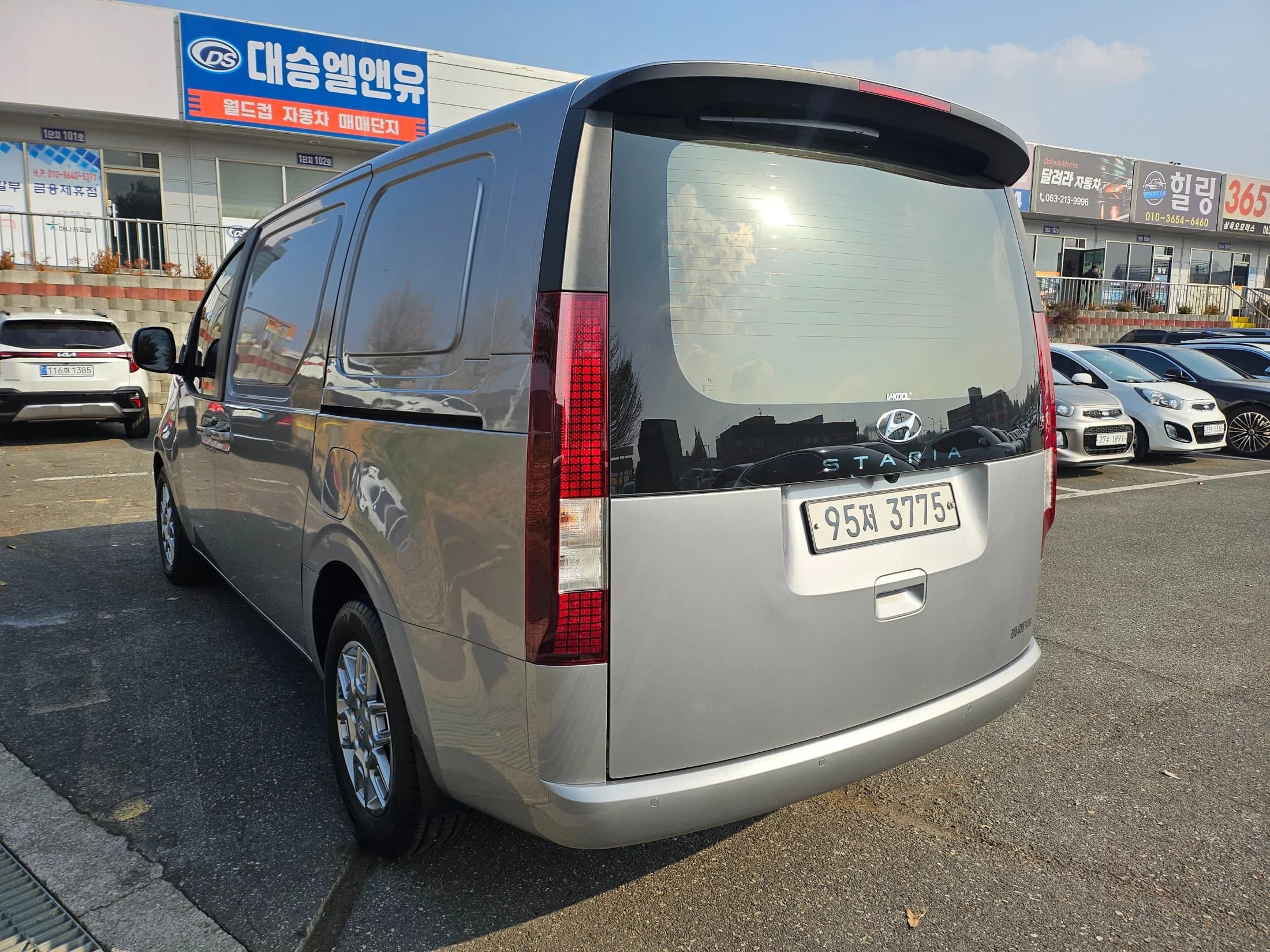 Hyundai Staria Cargo 3-Seater Modern, 2021 г. 27199 км. — фото 4