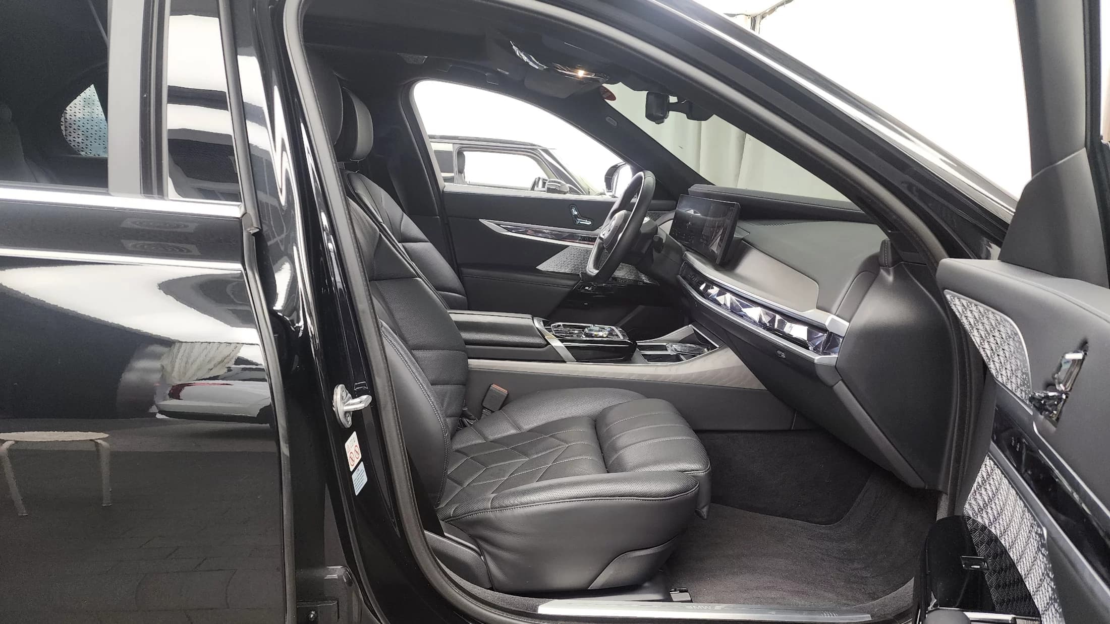 BMW i7 xDrive 60 Design Pure Excellence, электромобиль, 2023 г. 43229 км. — фото 11