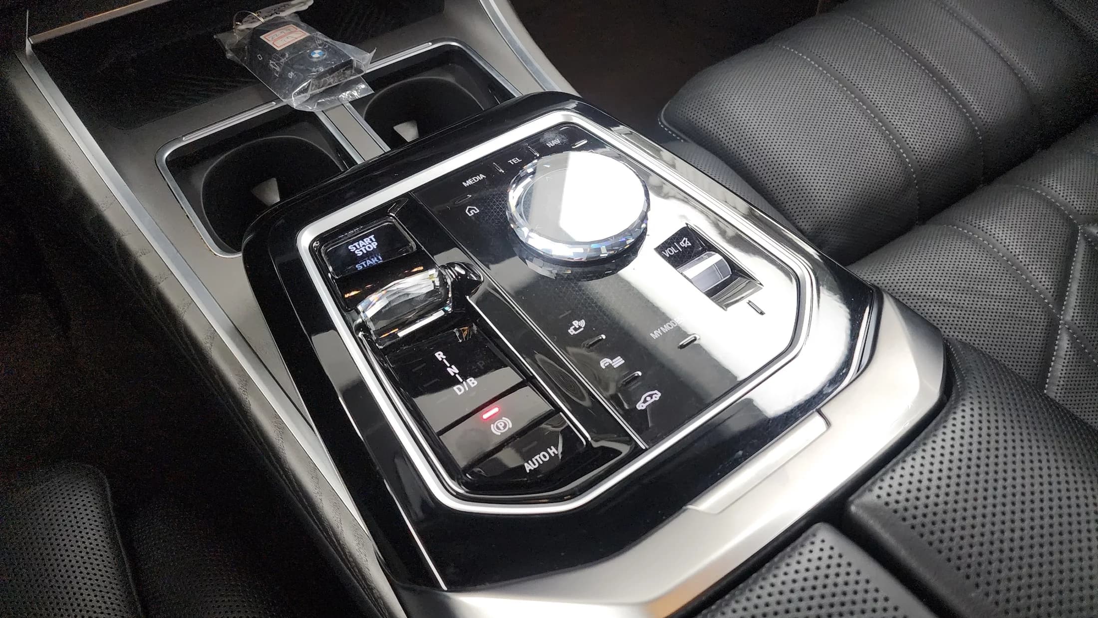 BMW i7 xDrive 60 Design Pure Excellence, электромобиль, 2023 г. 43229 км. — фото 9