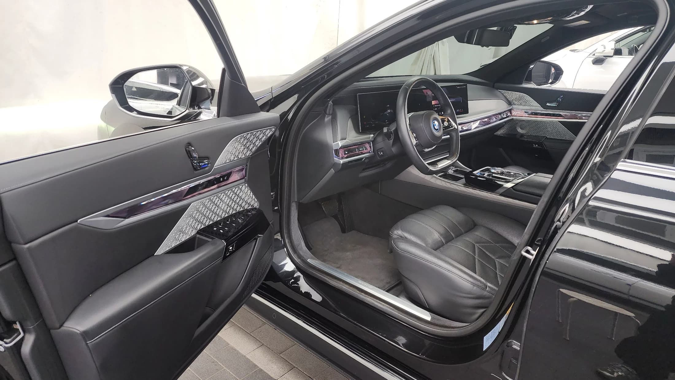 BMW i7 xDrive 60 Design Pure Excellence, электромобиль, 2023 г. 43229 км. — фото 10