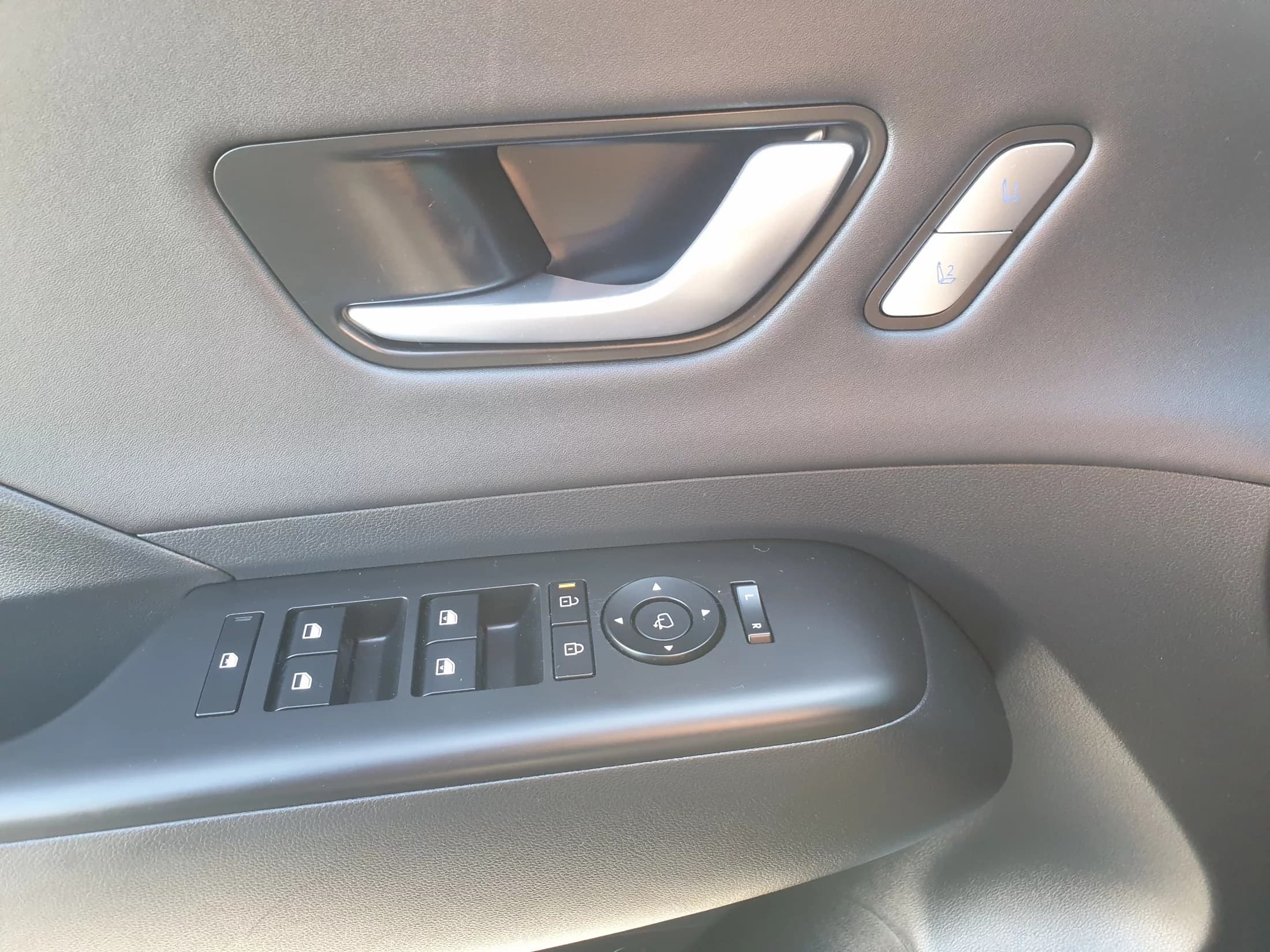 Hyundai Kona Gasoline 1.6 Turbo 2WD Inspiration, 2023 г. 84459 км. — фото 12