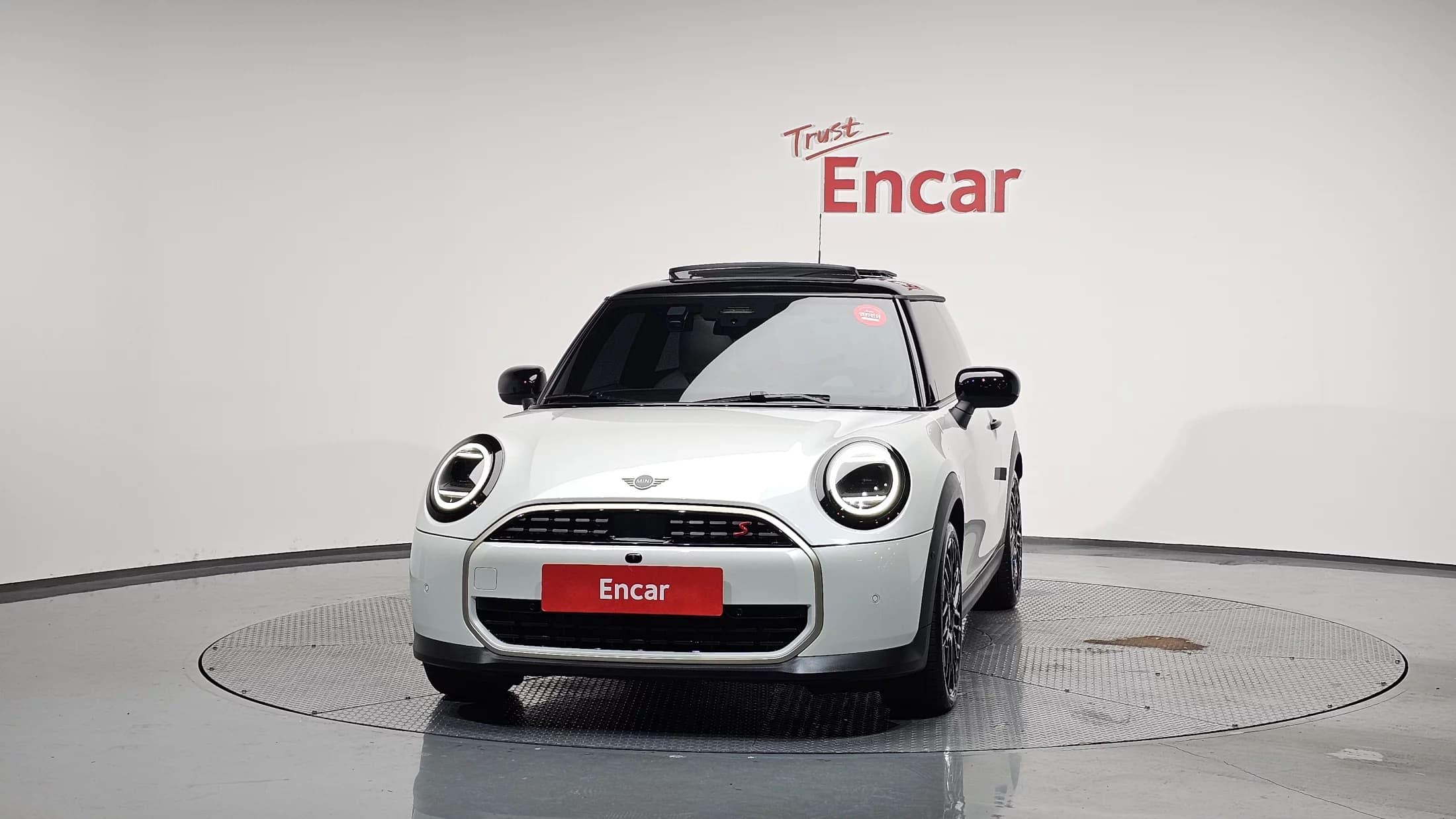 MINI Cooper Favoured 4th, 2024 г. 13295 км. — фото 2
