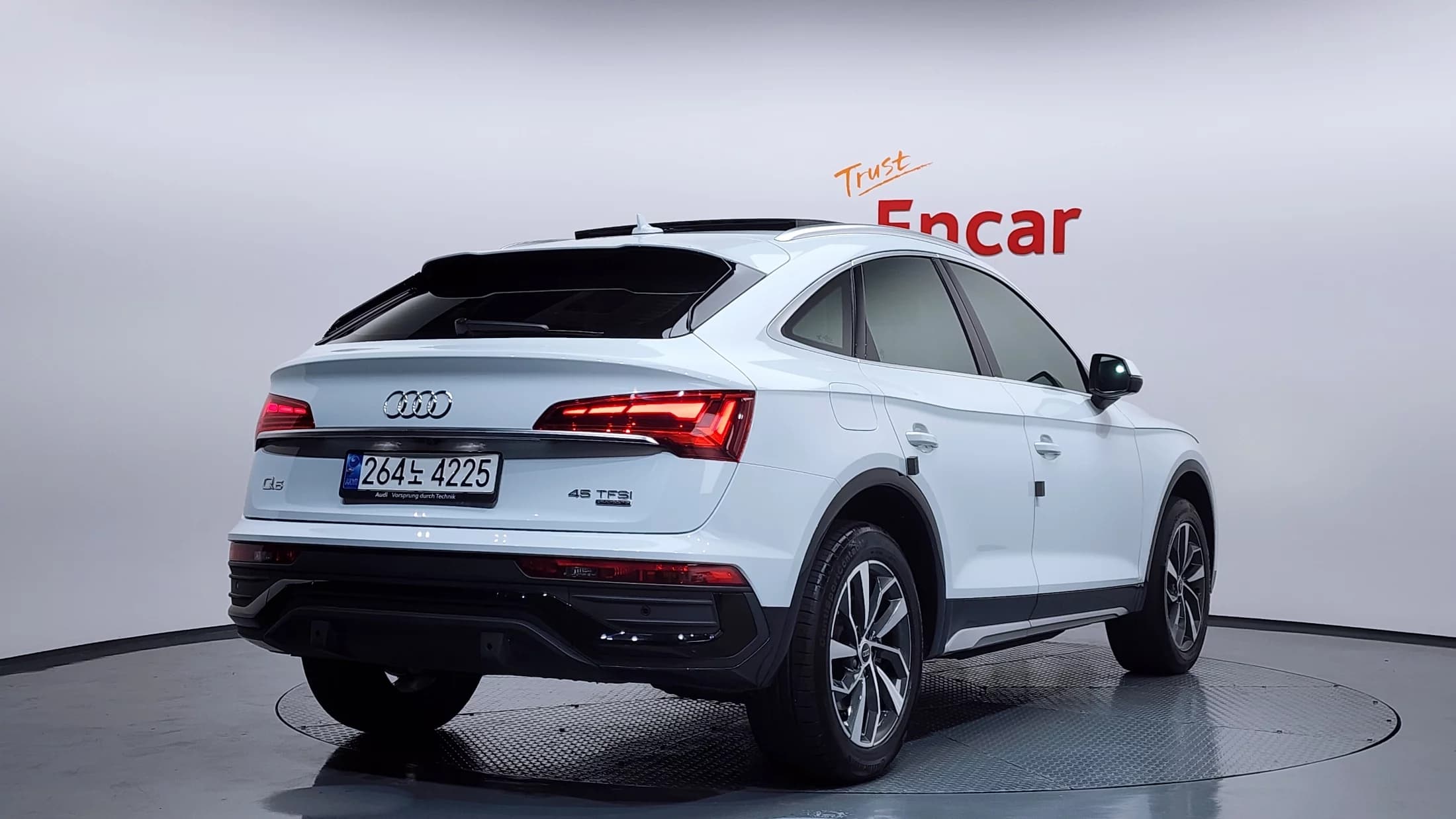 Audi Q5 45 TFSI Quattro Sportback, 2023 г. 32743 км. — фото 2