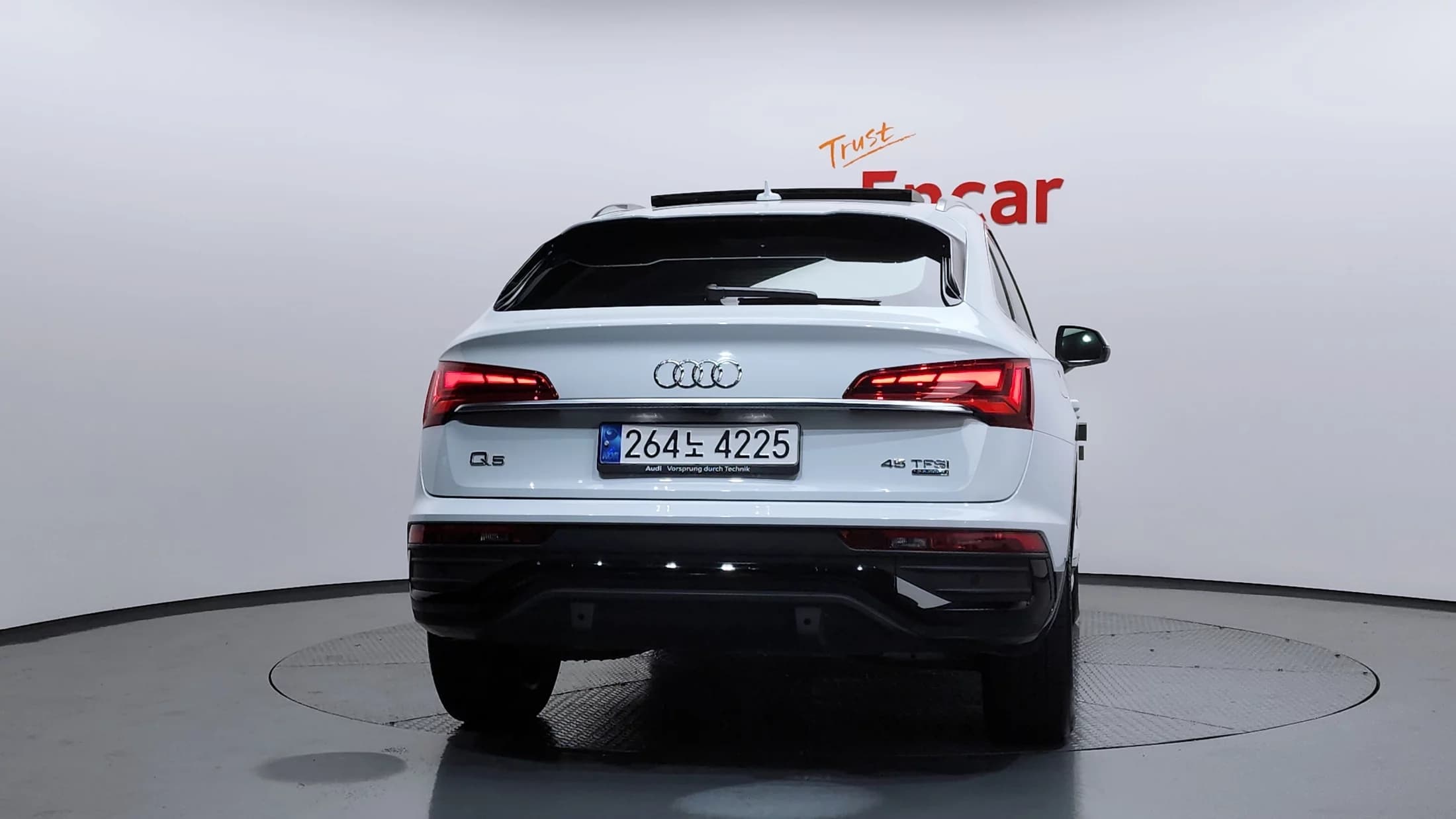 Audi Q5 45 TFSI Quattro Sportback, 2023 г. 32743 км. — фото 4