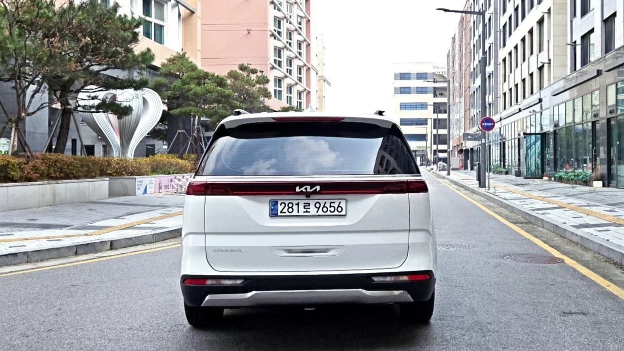 Kia Carnival 9-Seater Noblesse, 2022 г. 44644 км. — фото 4