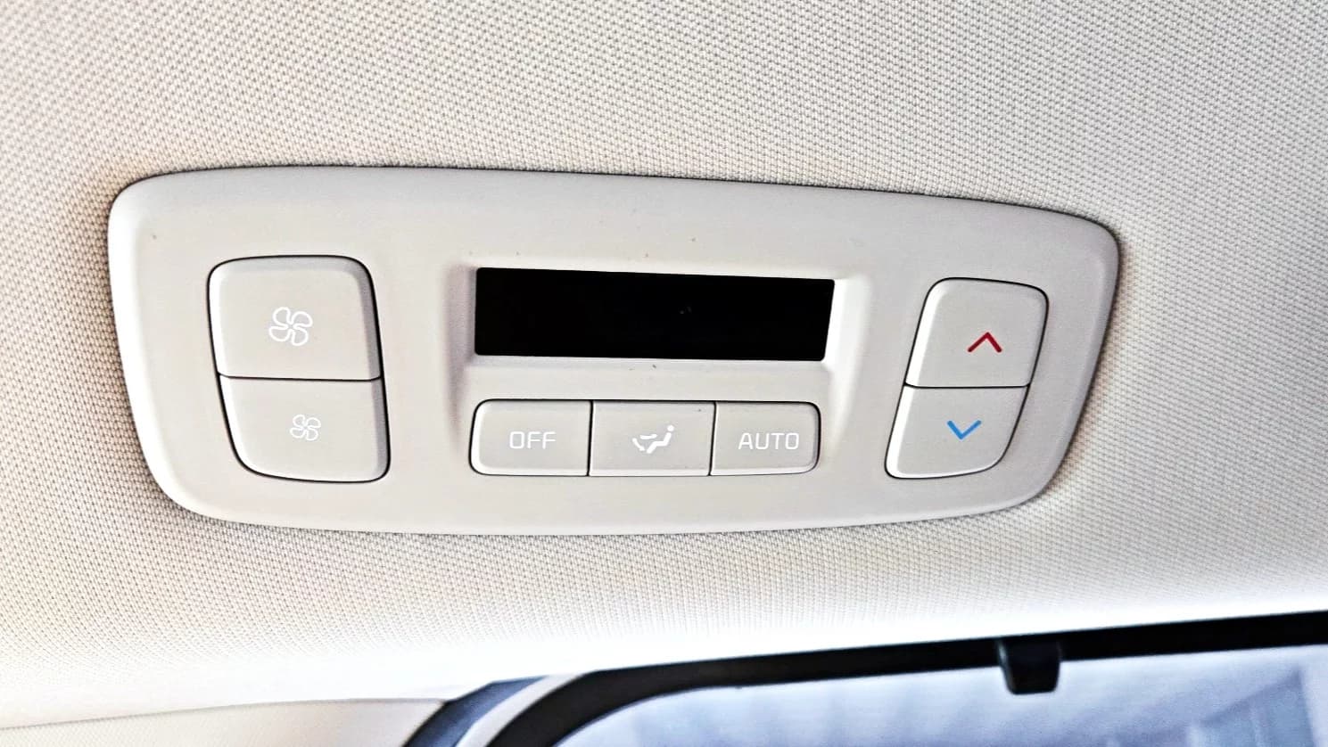 Kia Carnival 9-Seater Noblesse, 2022 г. 44644 км. — фото 10