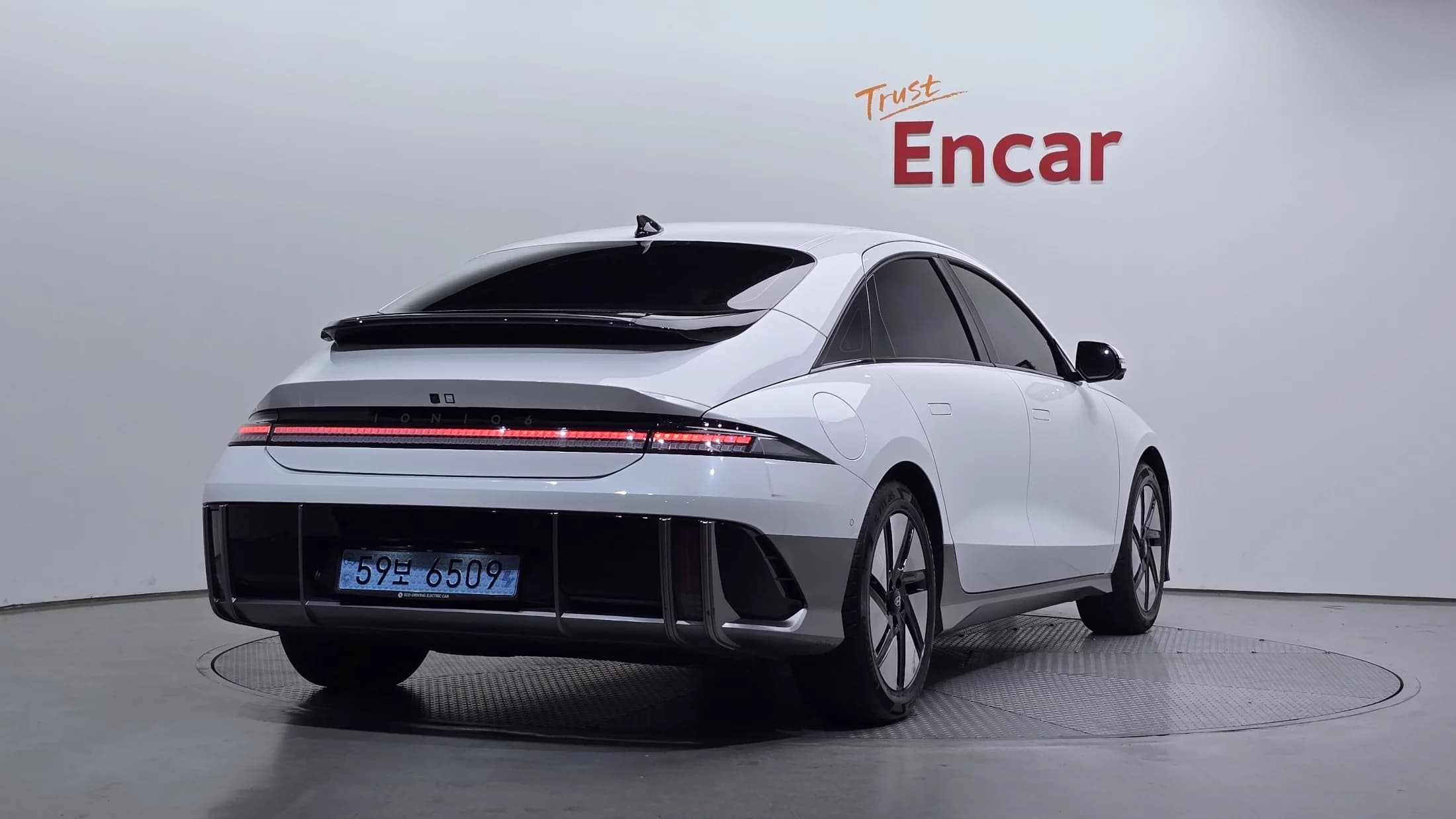 Hyundai Ioniq 6 Long Range AWD Exclusive +, электромобиль, 2023 г. 43384 км. — фото 2