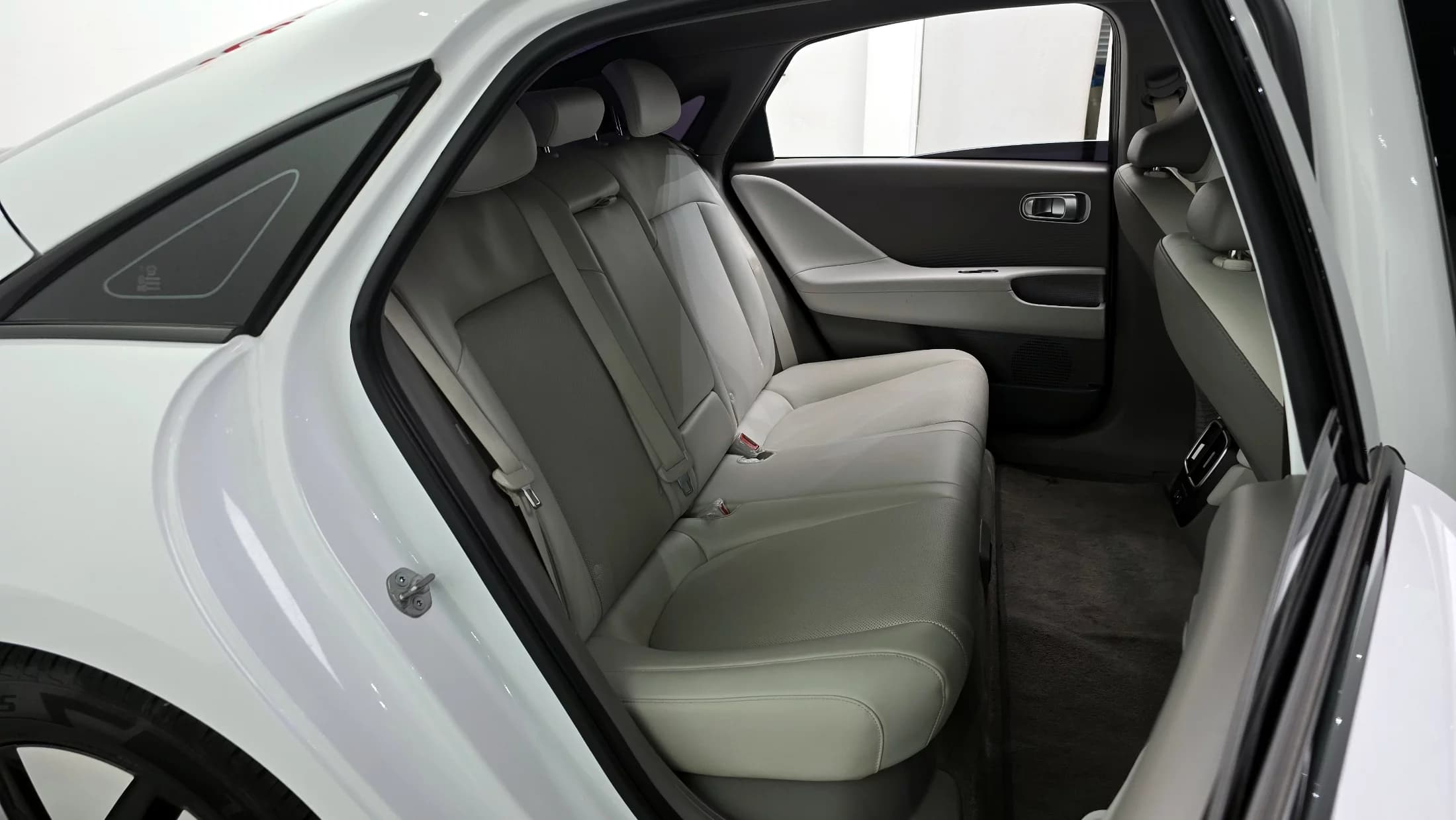 Hyundai Ioniq 6 Long Range AWD Exclusive +, электромобиль, 2023 г. 43384 км. — фото 12