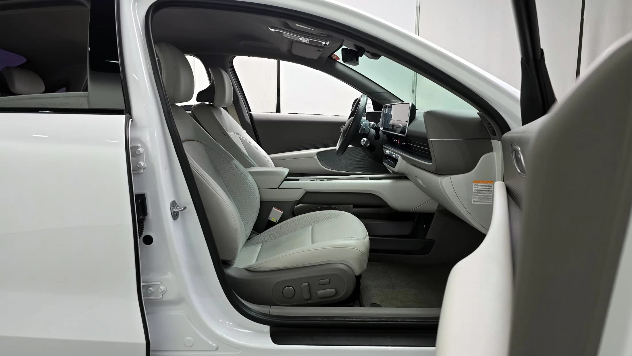 Hyundai Ioniq 6 Long Range AWD Exclusive +, электромобиль, 2023 г. 43384 км. — фото 10