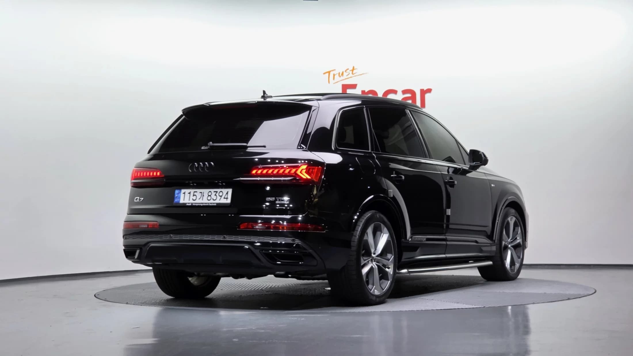 Audi Q7 55 TFSI Quattro Premium, 2023 г. 7957 км. — фото 2