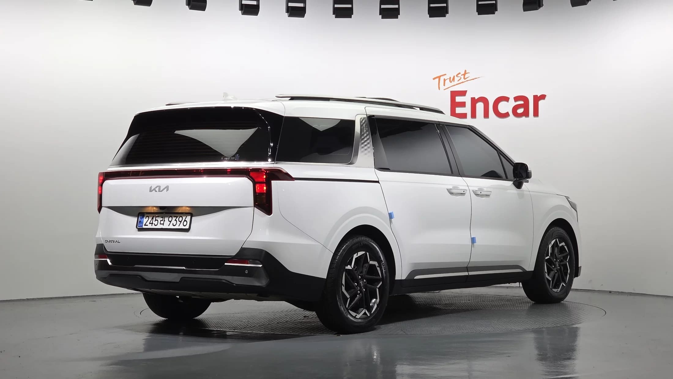 Kia Carnival 9-Seater Noblesse, 2023 г. 27675 км. — фото 2
