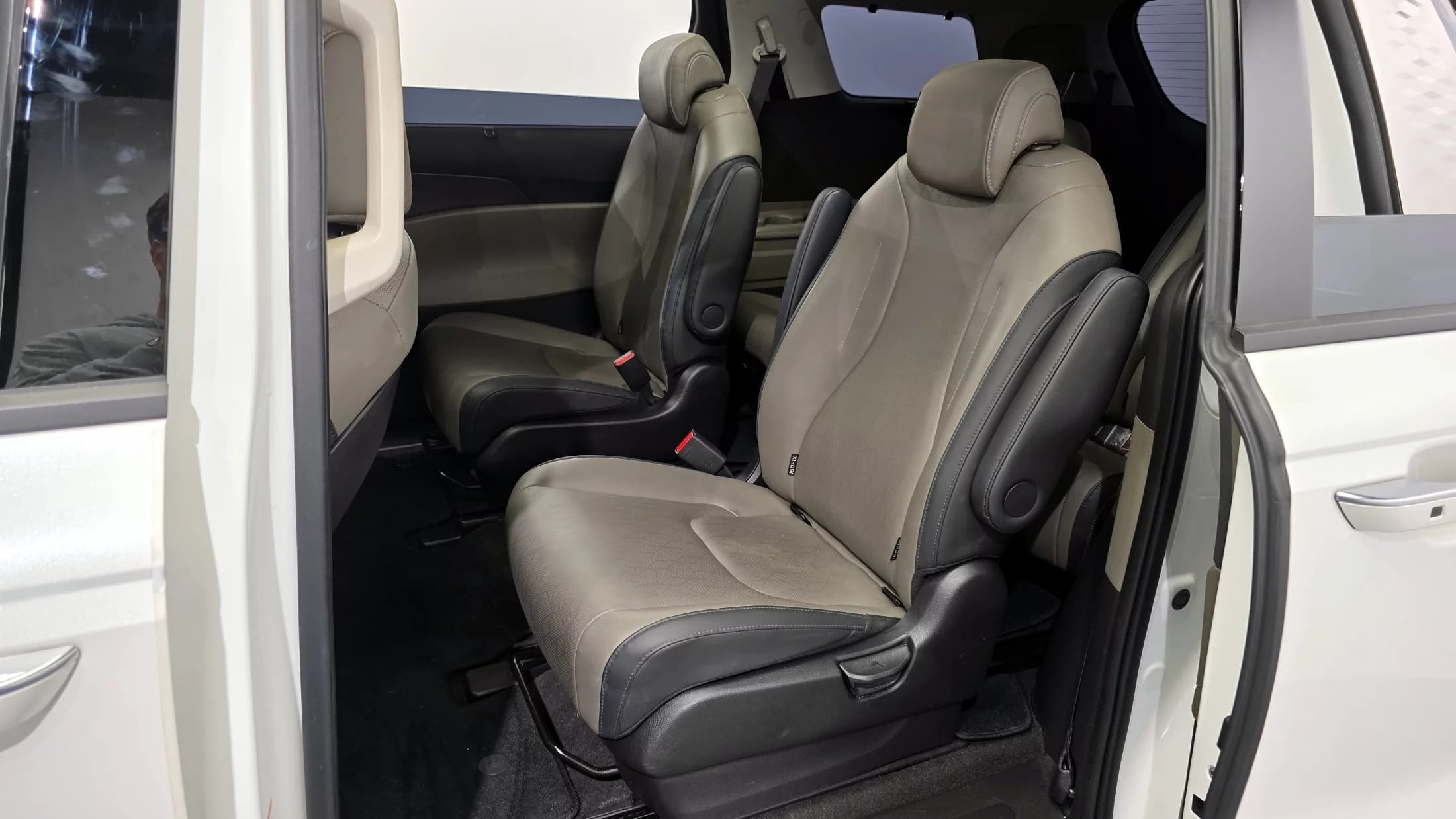 Kia Carnival 9-Seater Noblesse, 2023 г. 27675 км. — фото 11