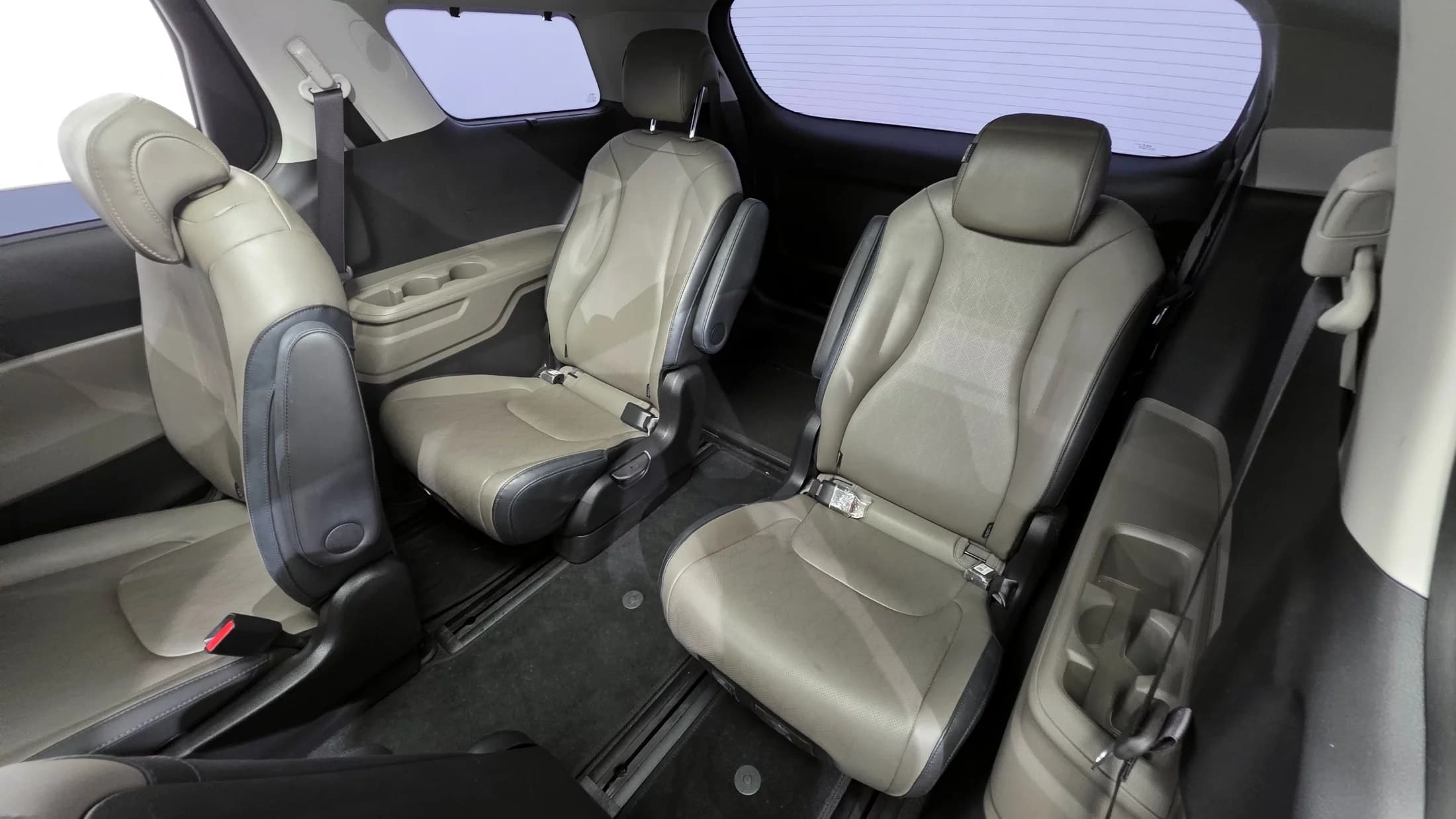 Kia Carnival 9-Seater Noblesse, 2023 г. 27675 км. — фото 12