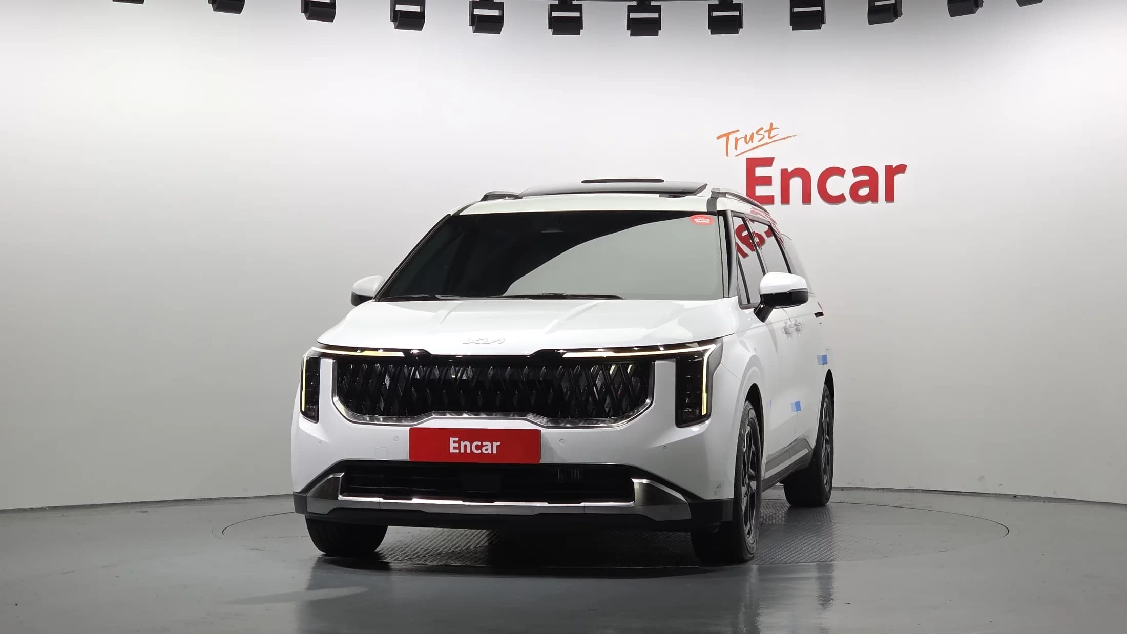 Kia Carnival 9-Seater Noblesse, 2023 г. 27675 км. — фото 3
