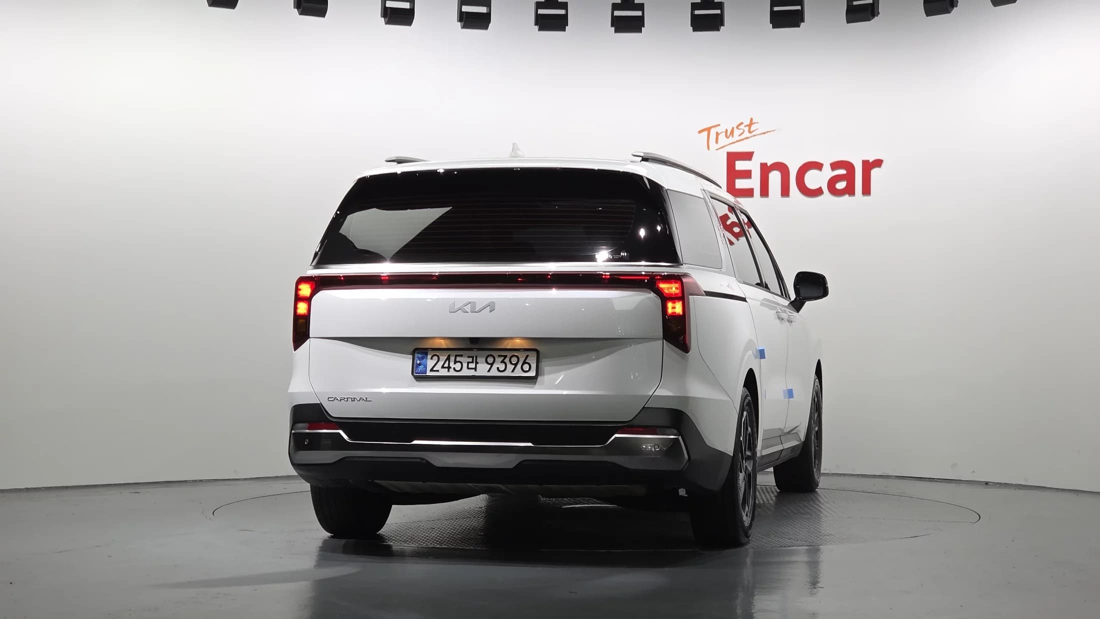 Kia Carnival 9-Seater Noblesse, 2023 г. 27675 км. — фото 4