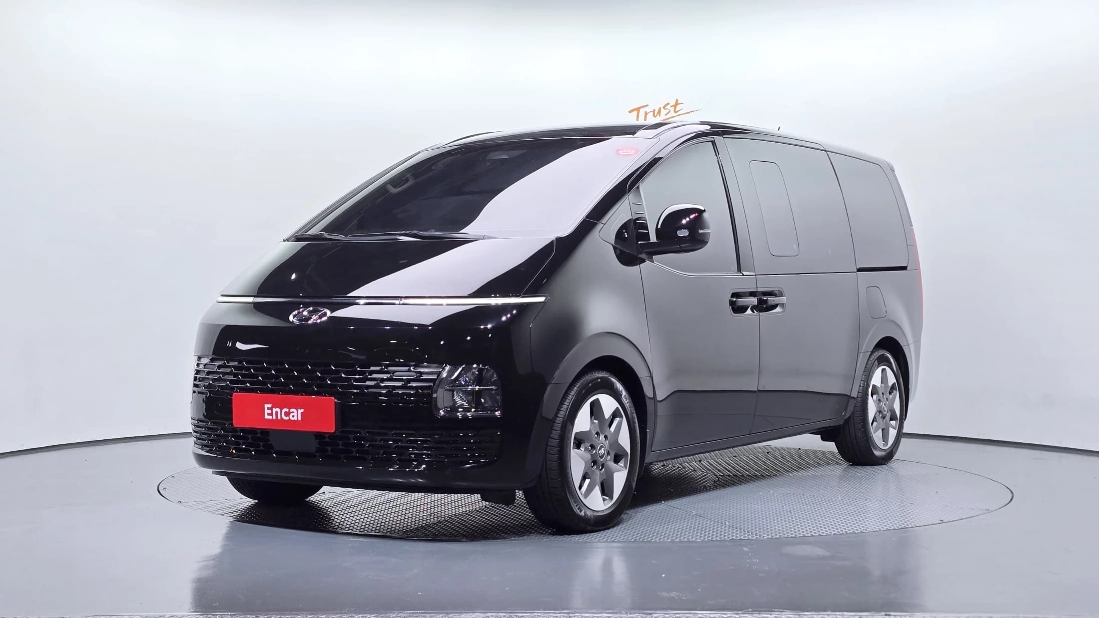 Hyundai Staria L3.5 Tourer 11-Seater Modern, 2021 г. 72145 км.