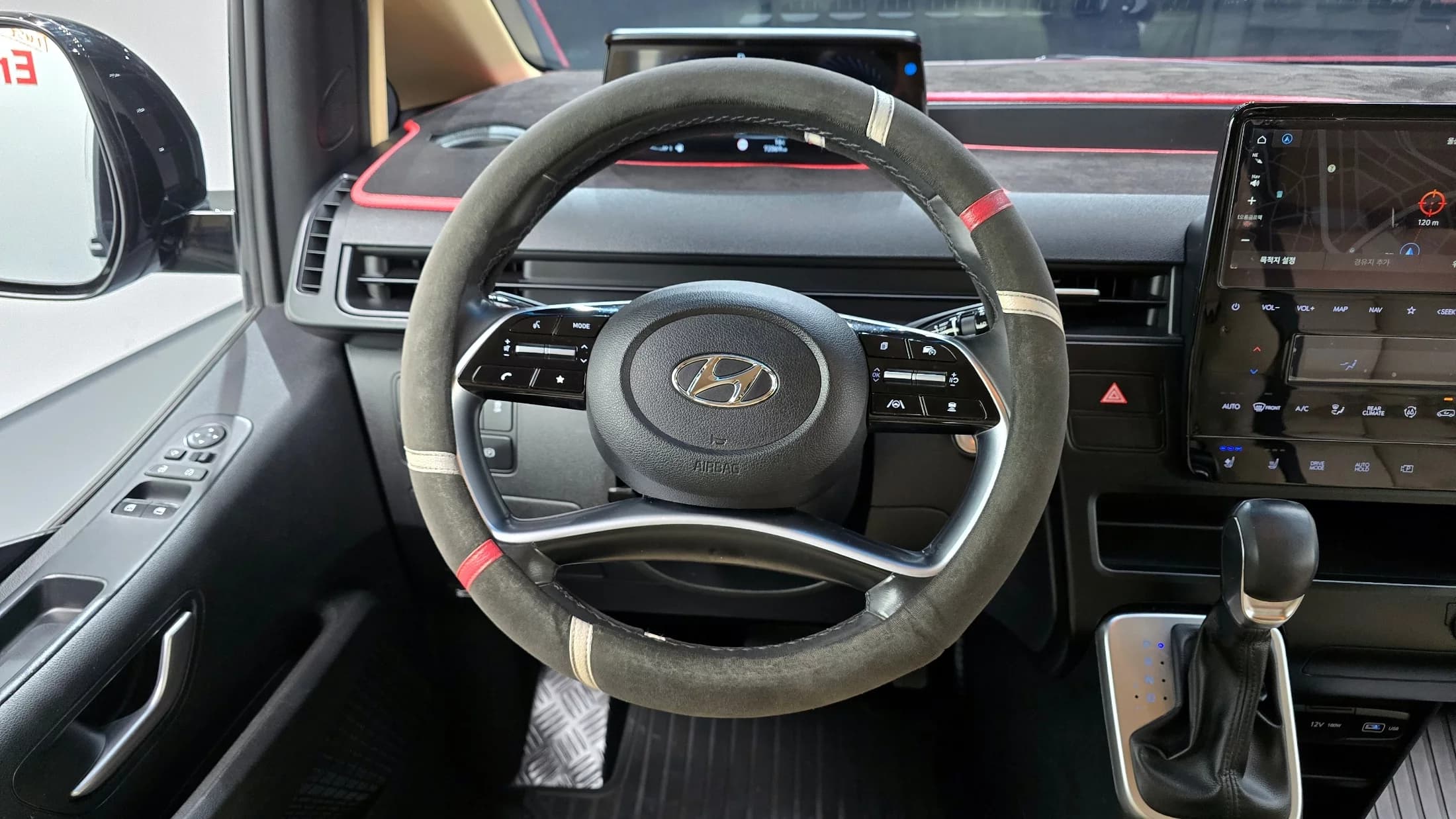 Hyundai Staria L3.5 Tourer 11-Seater Modern, 2021 г. 72145 км. — фото 14