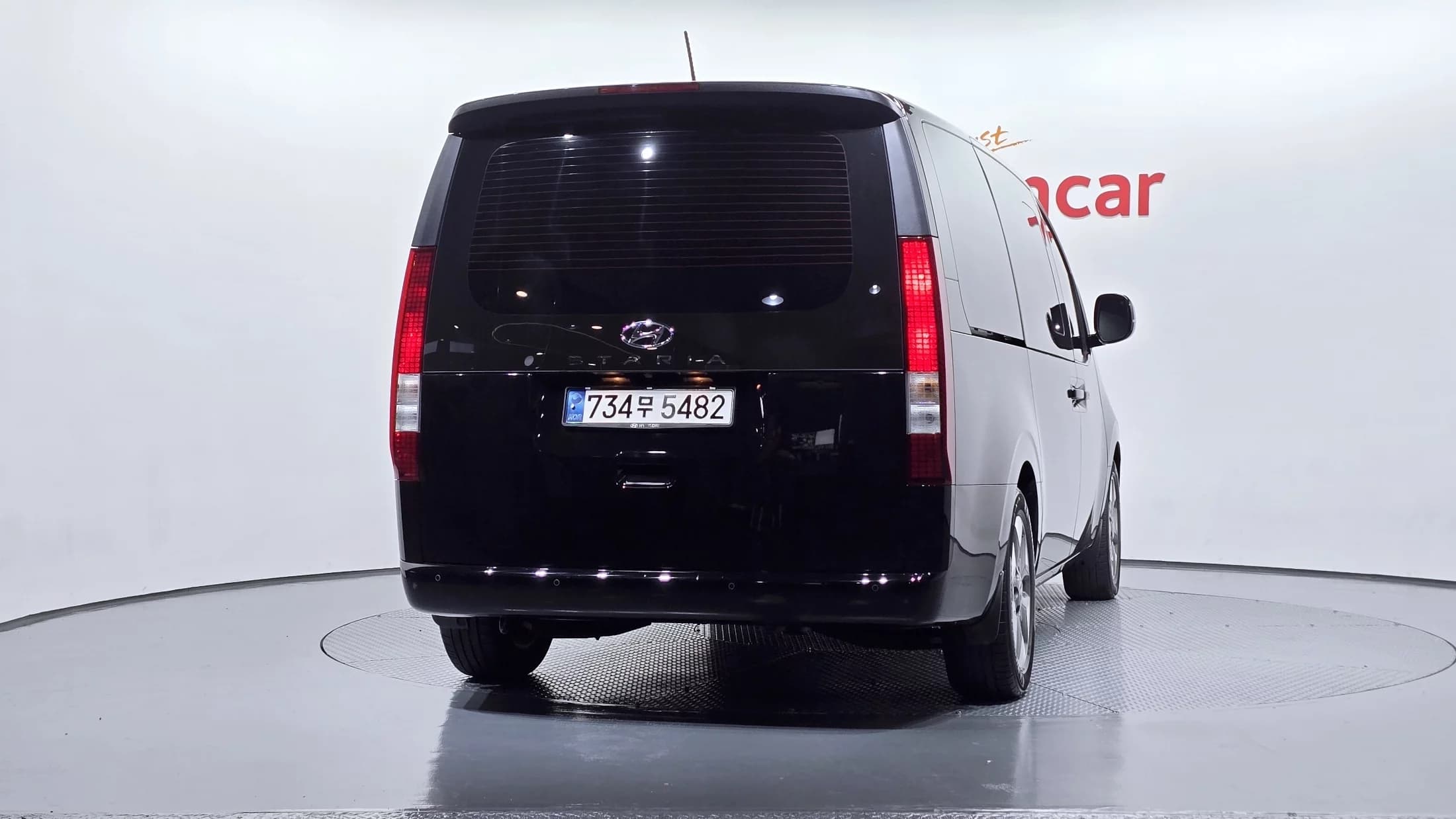 Hyundai Staria L3.5 Tourer 11-Seater Modern, 2021 г. 72145 км. — фото 4