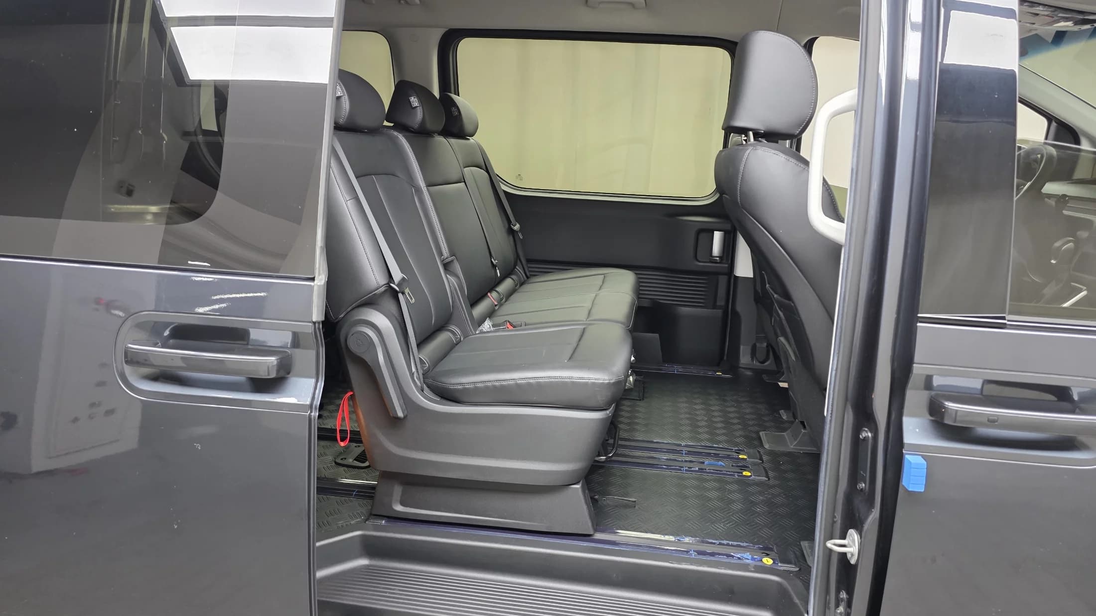 Hyundai Staria 4WD Tourer 11-Seater Modern, 2022 г. 3764 км. — фото 12