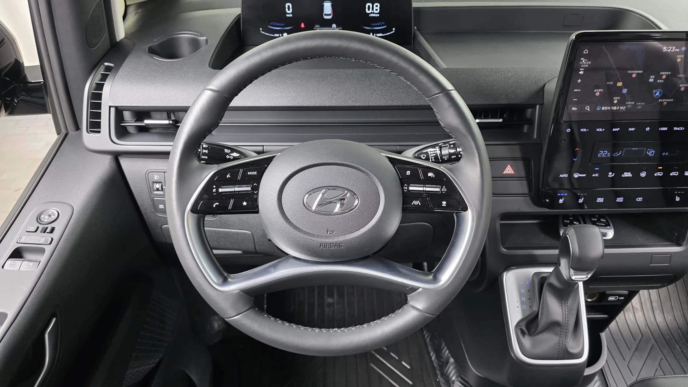 Hyundai Staria 4WD Tourer 11-Seater Modern, 2022 г. 3764 км. — фото 13