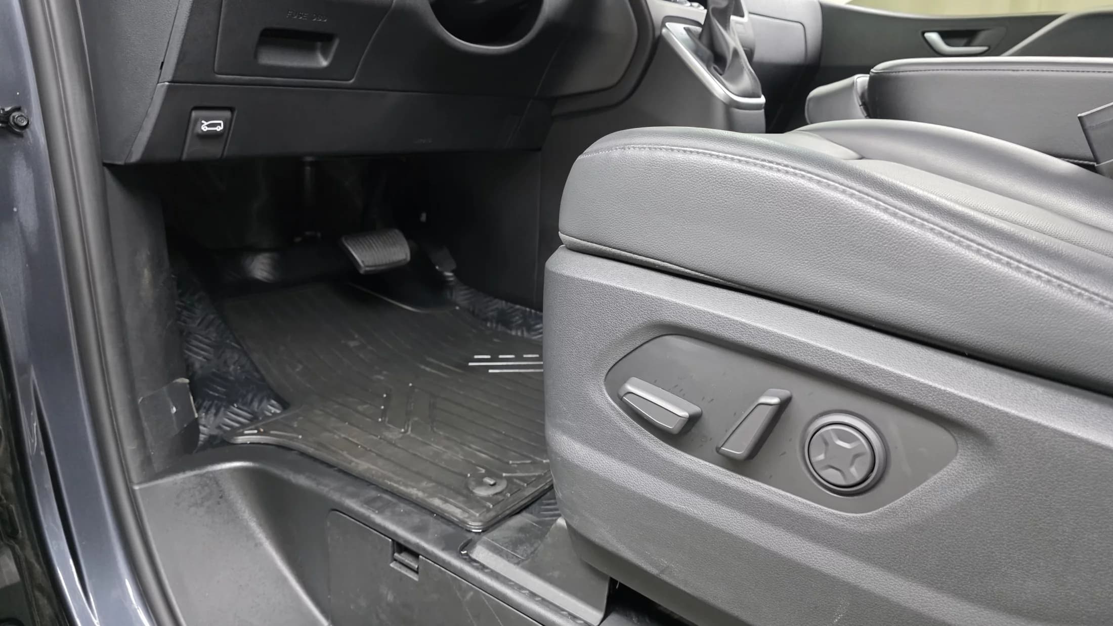 Hyundai Staria 4WD Tourer 11-Seater Modern, 2022 г. 3764 км. — фото 19