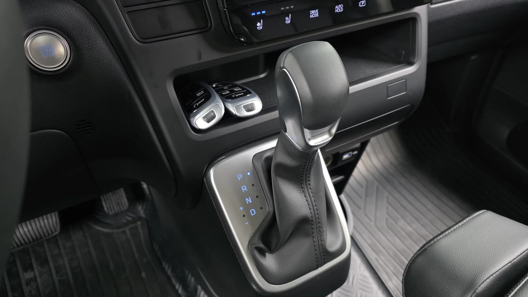 Hyundai Staria 4WD Tourer 11-Seater Modern, 2022 г. 3764 км. — фото 9