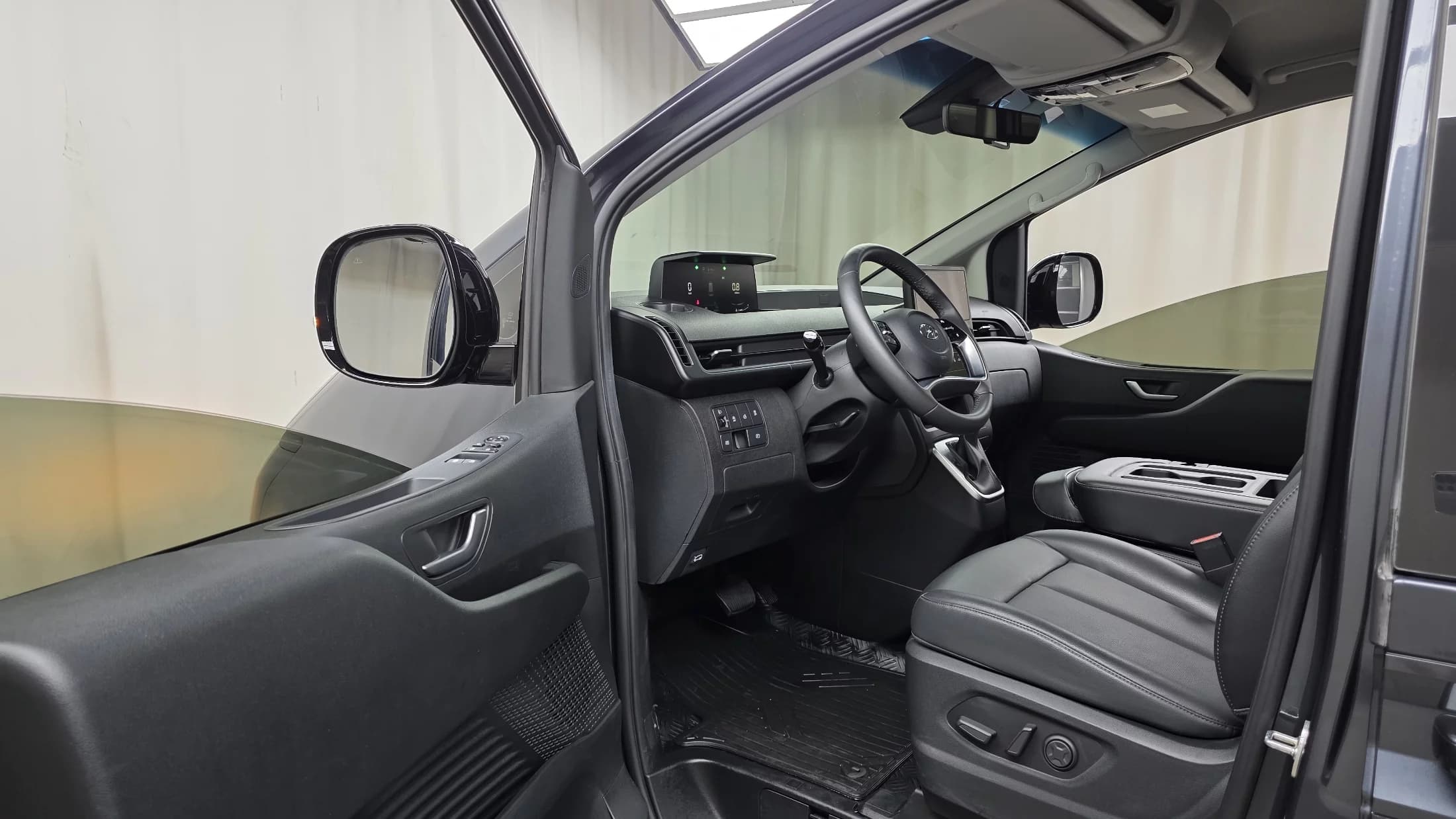 Hyundai Staria 4WD Tourer 11-Seater Modern, 2022 г. 3764 км. — фото 10
