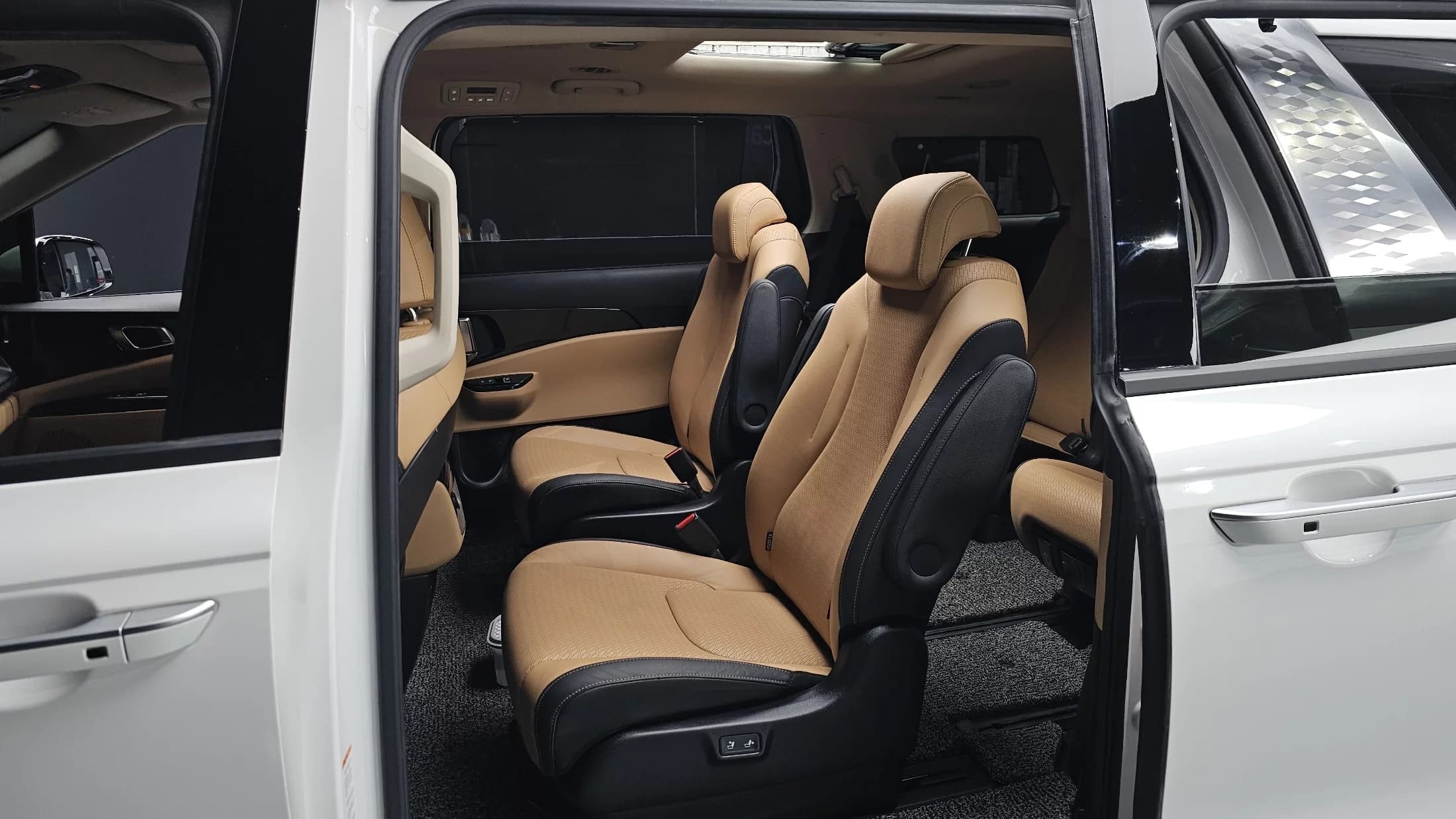 Kia Carnival 9-Seater Noblesse, 2021 г. 104158 км. — фото 11