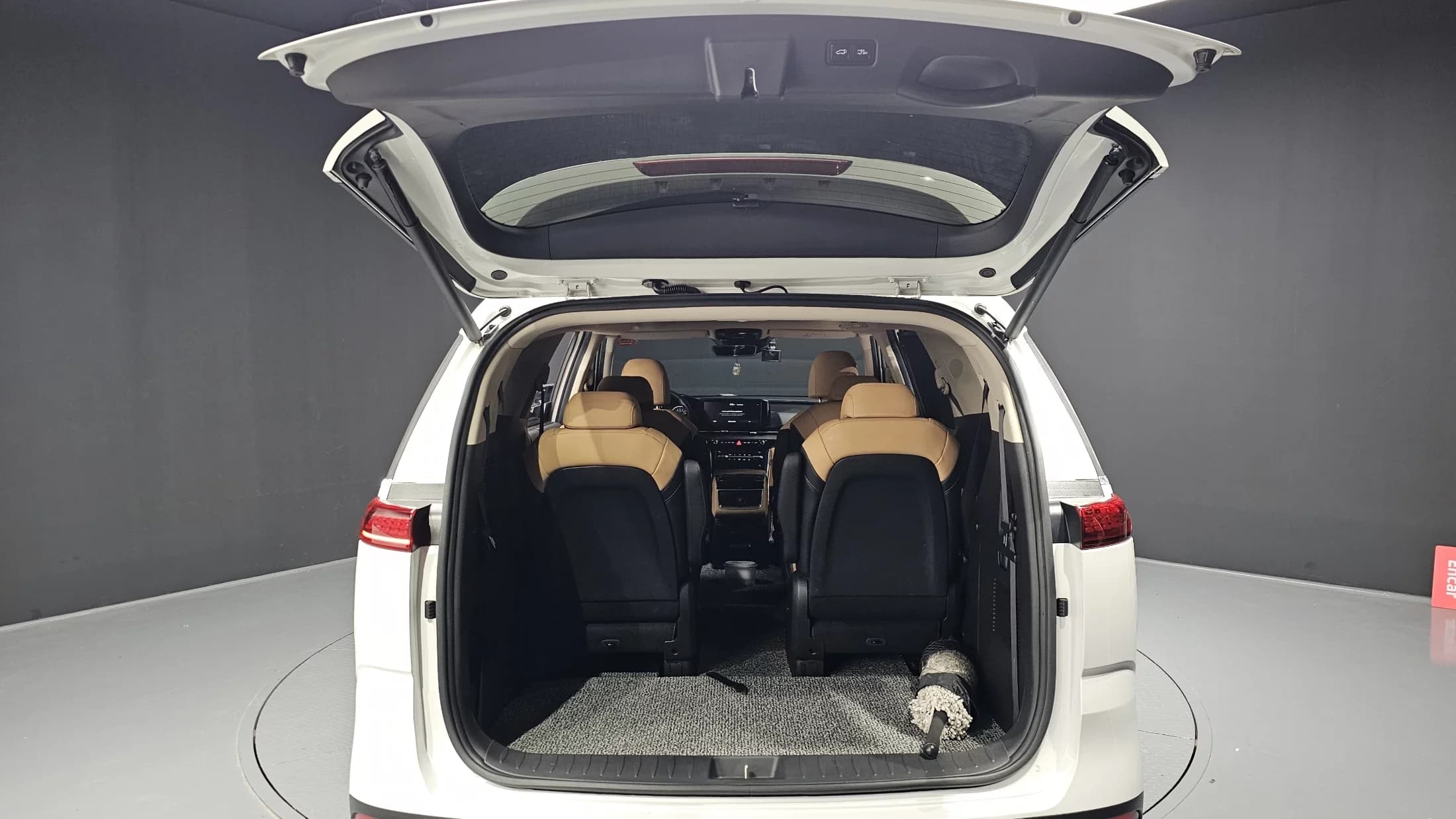 Kia Carnival 9-Seater Noblesse, 2021 г. 104158 км. — фото 20