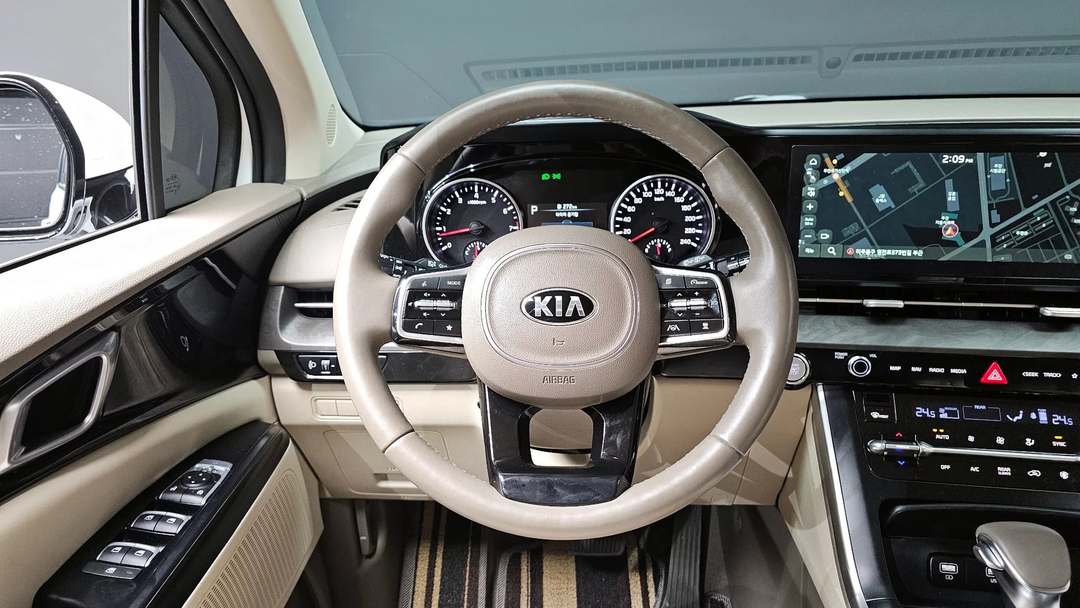 Kia Carnival Gasoline 9-Seater Prestige, 2021 г. 18219 км. — фото 14