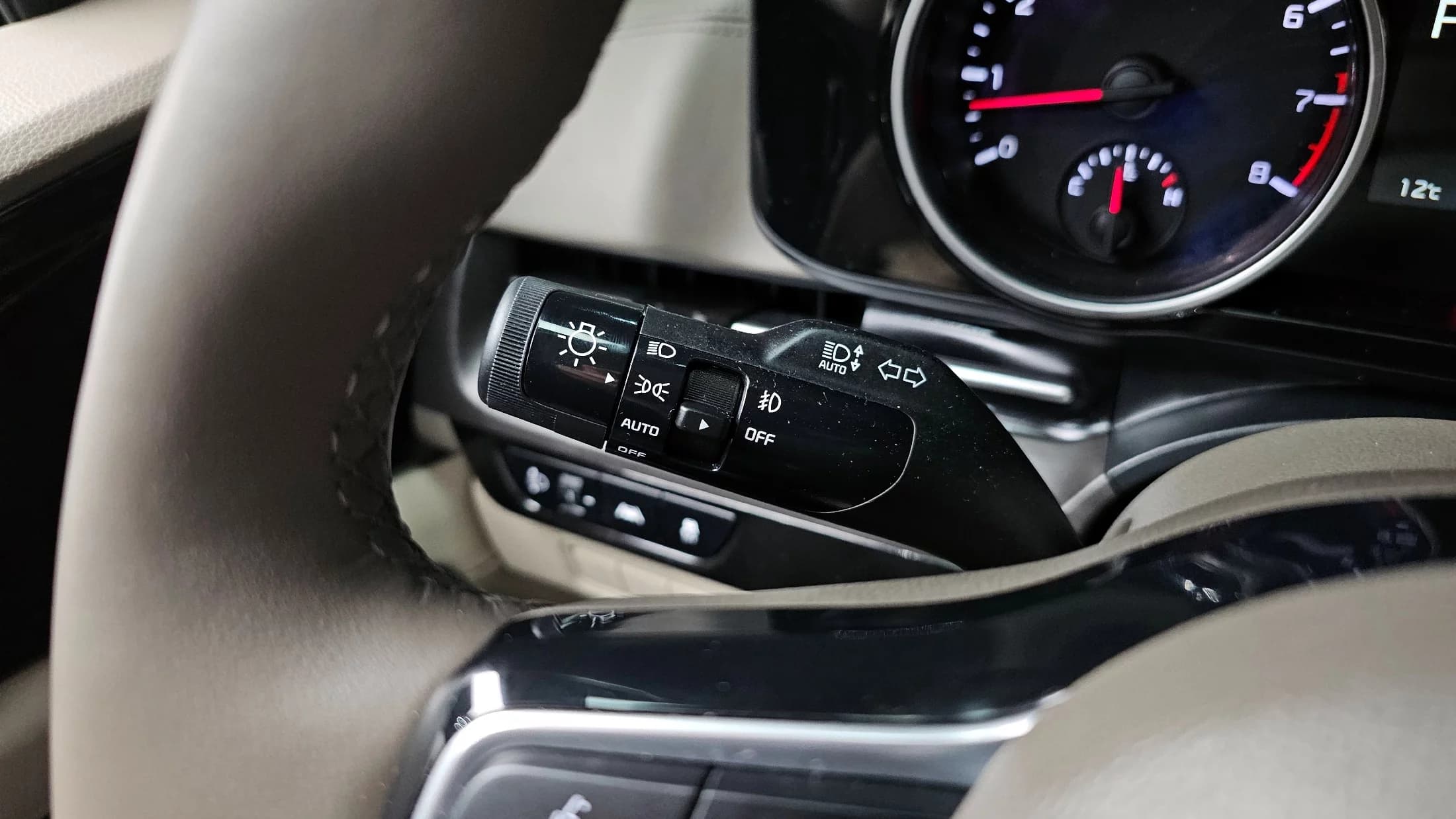 Kia Carnival Gasoline 9-Seater Prestige, 2021 г. 18219 км. — фото 18