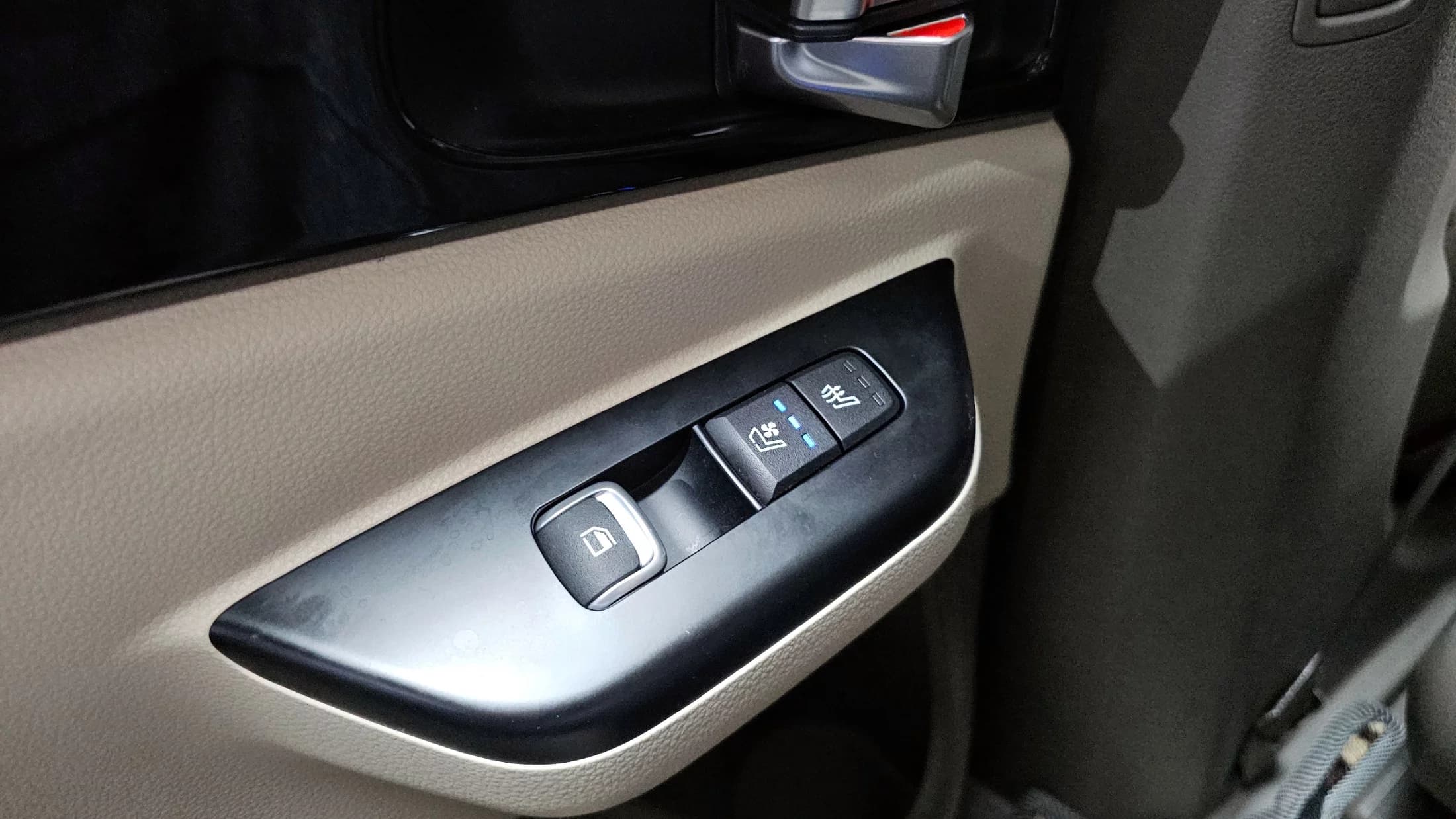Kia Carnival Gasoline 9-Seater Prestige, 2021 г. 18219 км. — фото 19