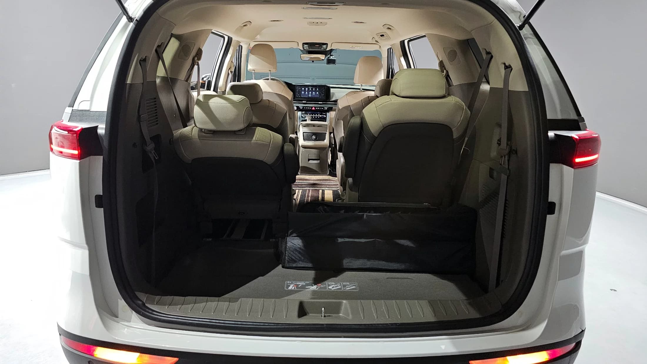 Kia Carnival Gasoline 9-Seater Prestige, 2021 г. 18219 км. — фото 20