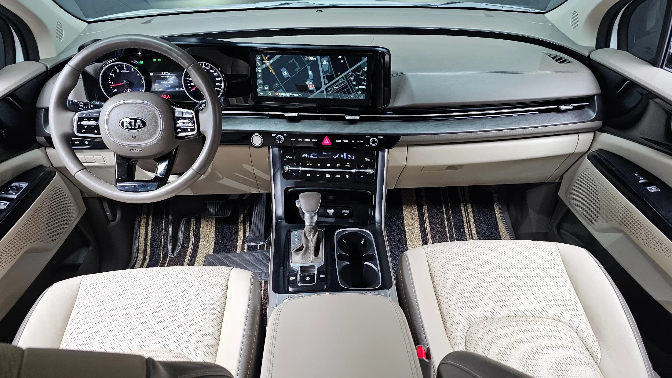 Kia Carnival Gasoline 9-Seater Prestige, 2021 г. 18219 км. — фото 7