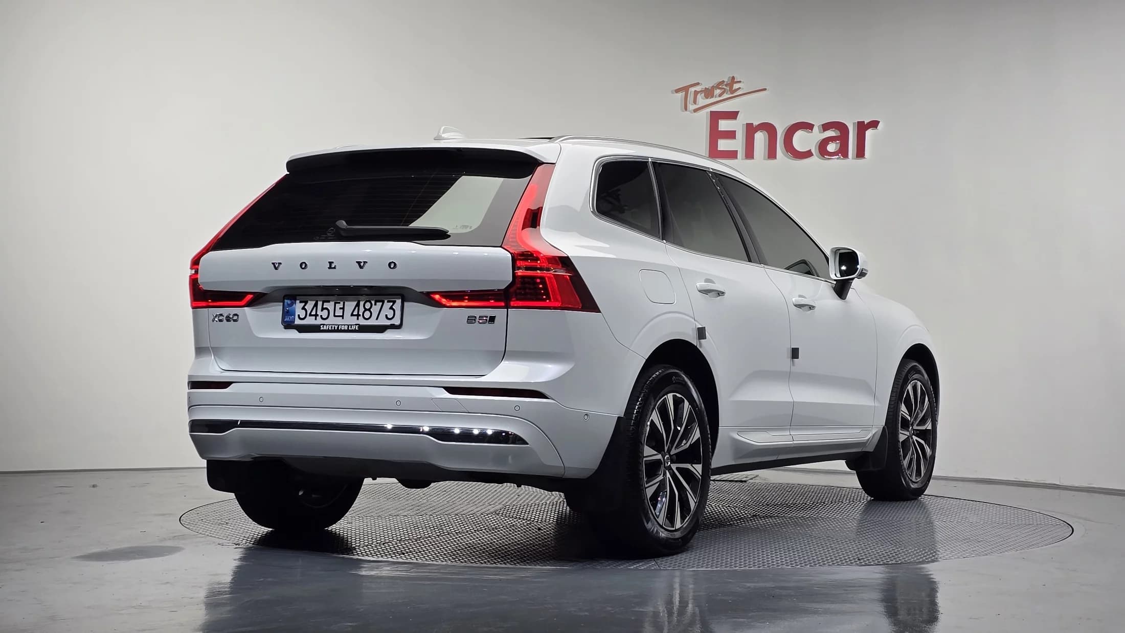 Volvo XC60 B5 Ultra Bright, 2024 г. 12218 км. — фото 2