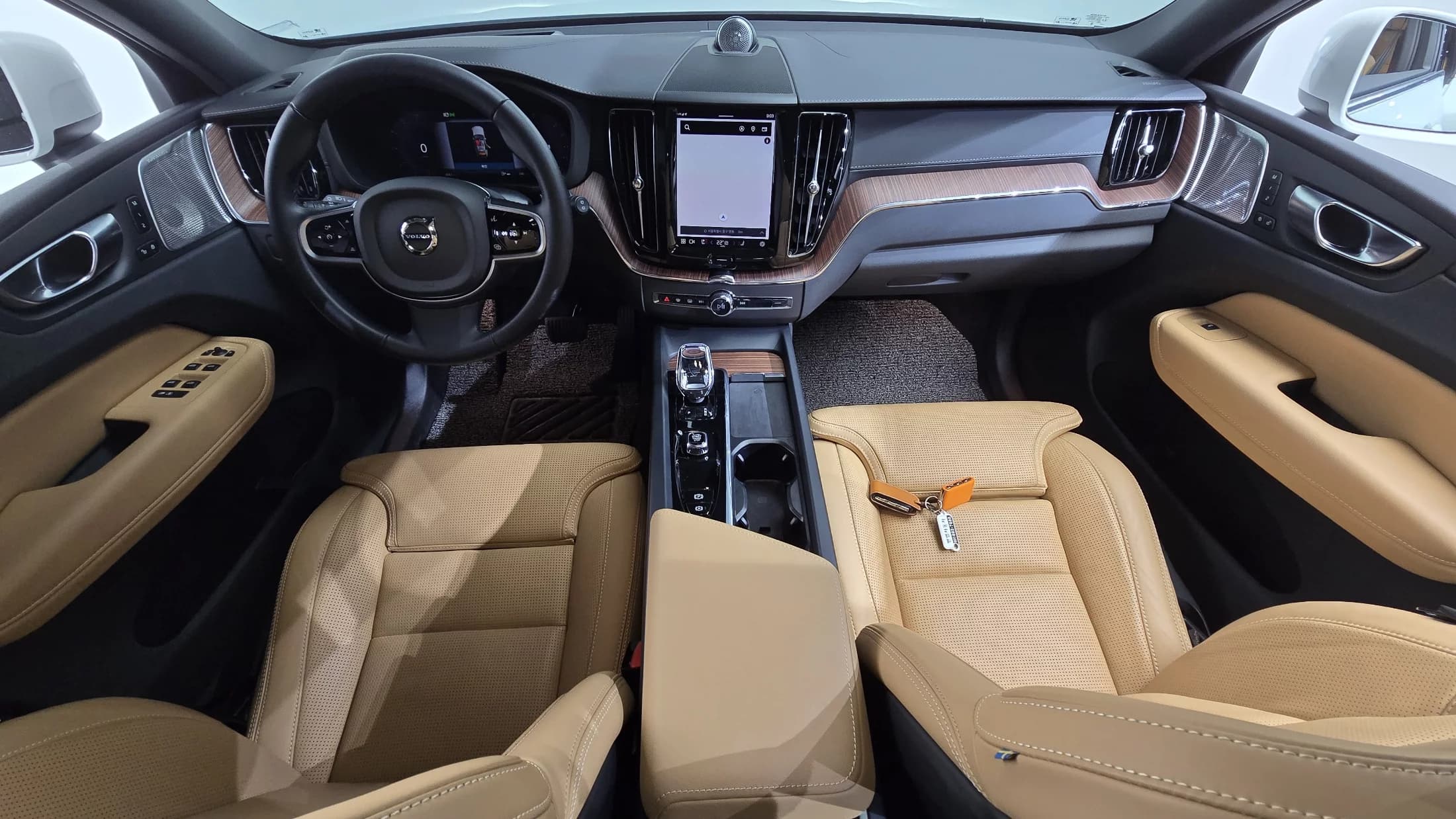 Volvo XC60 B5 Ultra Bright, 2024 г. 12218 км. — фото 7