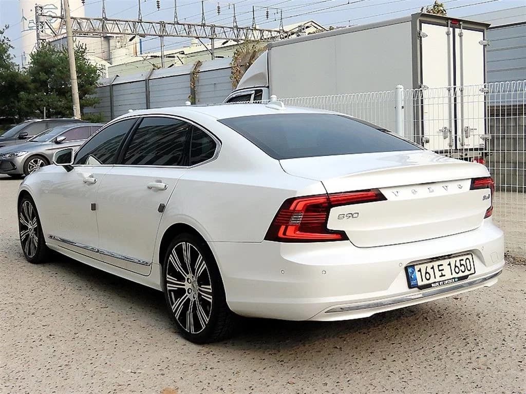 Volvo S90 B6 AWD Inscription, 2022 г. 99926 км. — фото 2