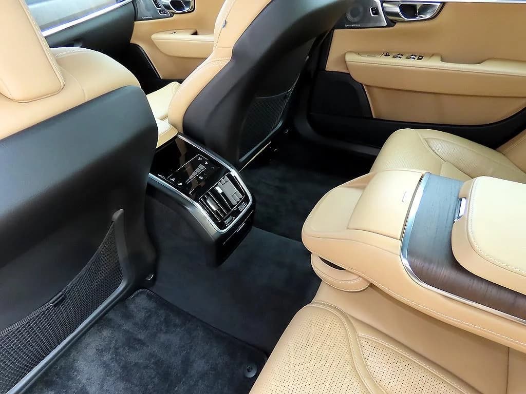 Volvo S90 B6 AWD Inscription, 2022 г. 99926 км. — фото 16
