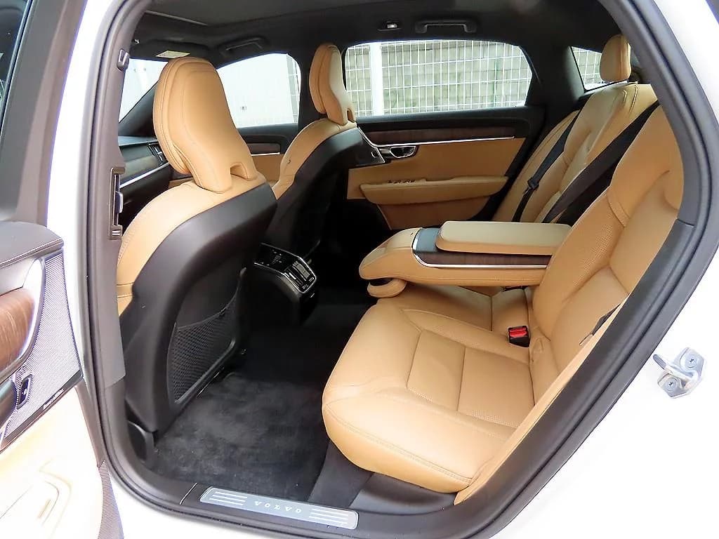 Volvo S90 B6 AWD Inscription, 2022 г. 99926 км. — фото 17
