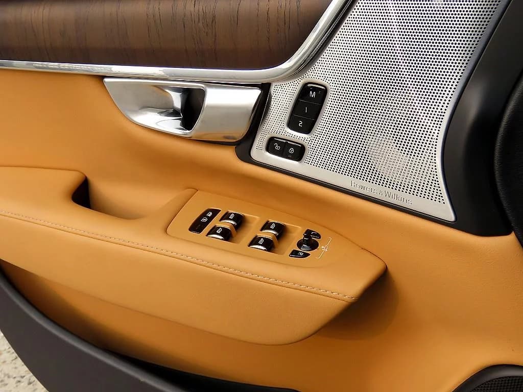 Volvo S90 B6 AWD Inscription, 2022 г. 99926 км. — фото 18