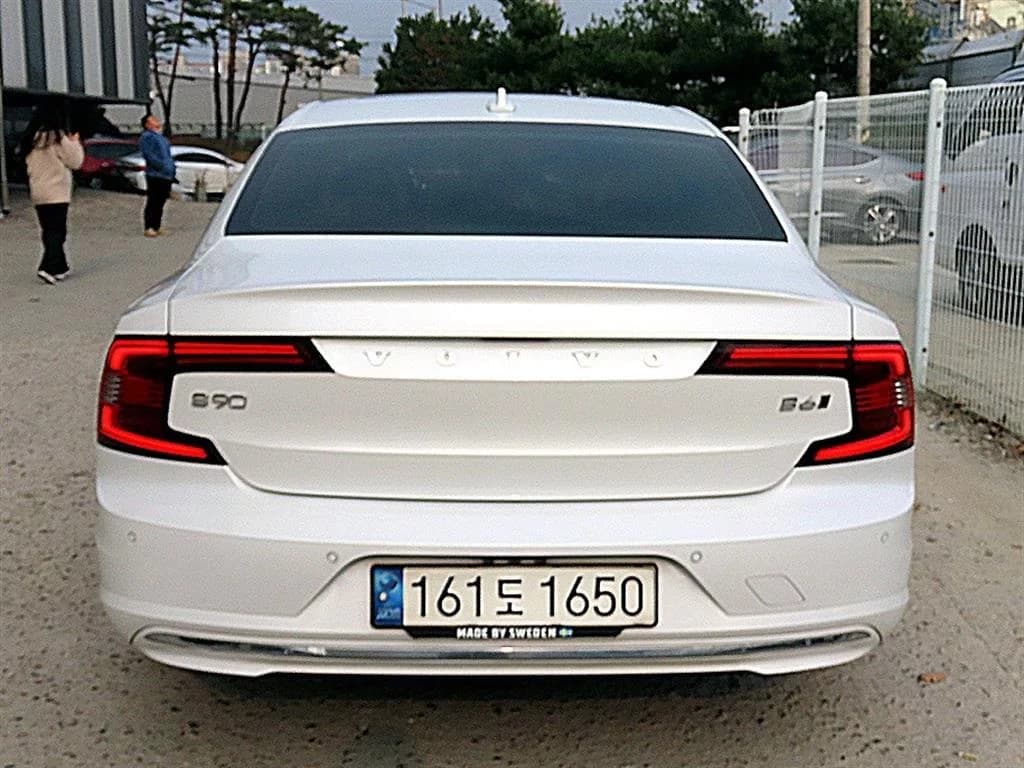 Volvo S90 B6 AWD Inscription, 2022 г. 99926 км. — фото 4