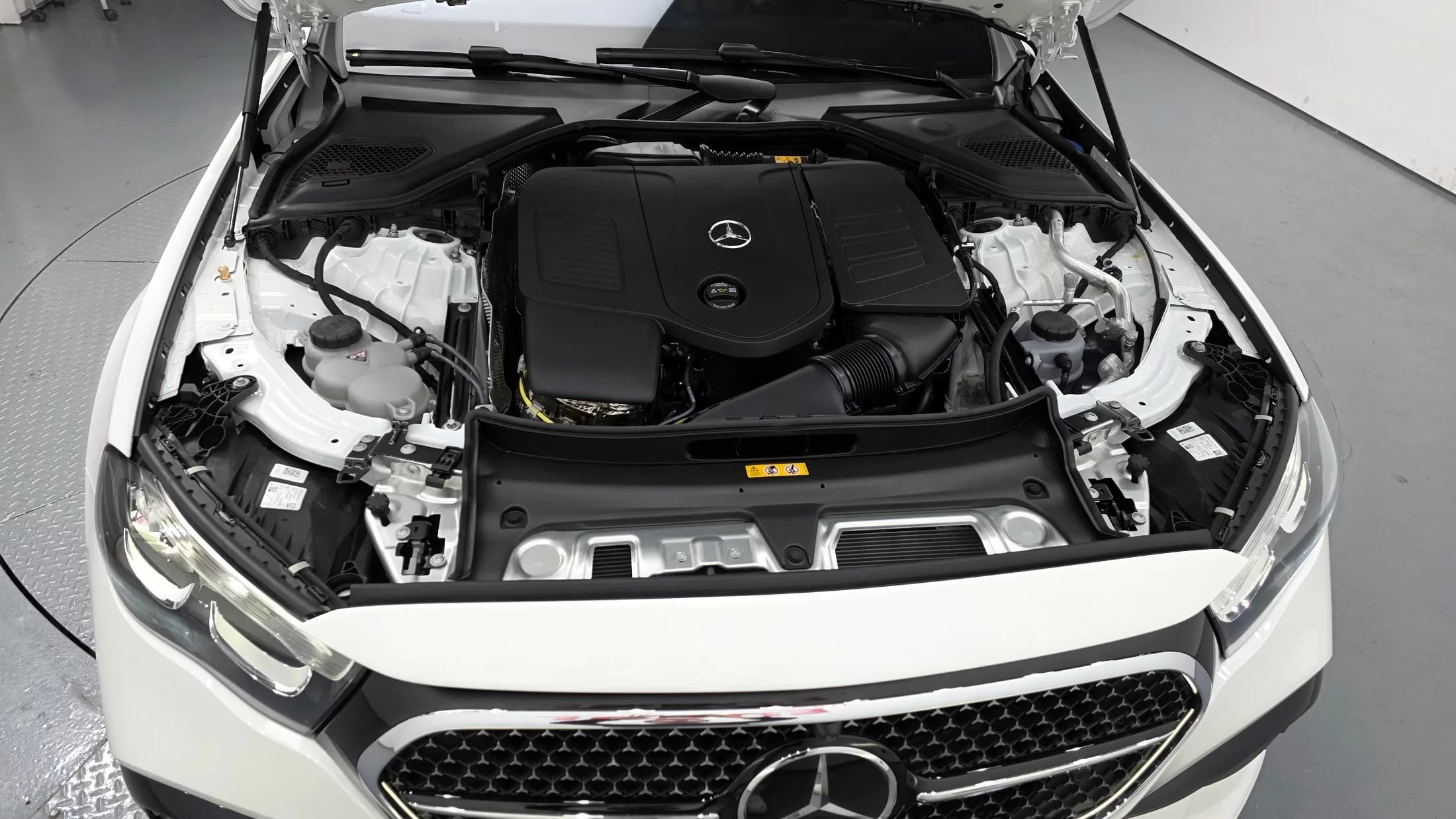 Mercedes-Benz E-Class E200 Avantgarde, 2025 г. 515 км. — фото 6
