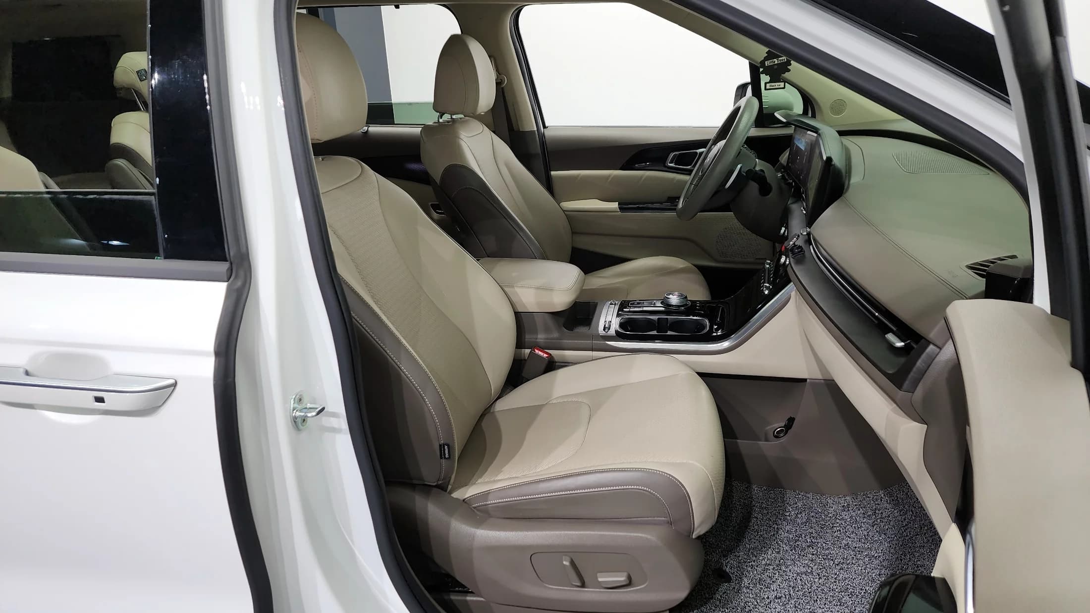 Kia Carnival 9-Seater Signature, 2021 г. 93606 км. — фото 11