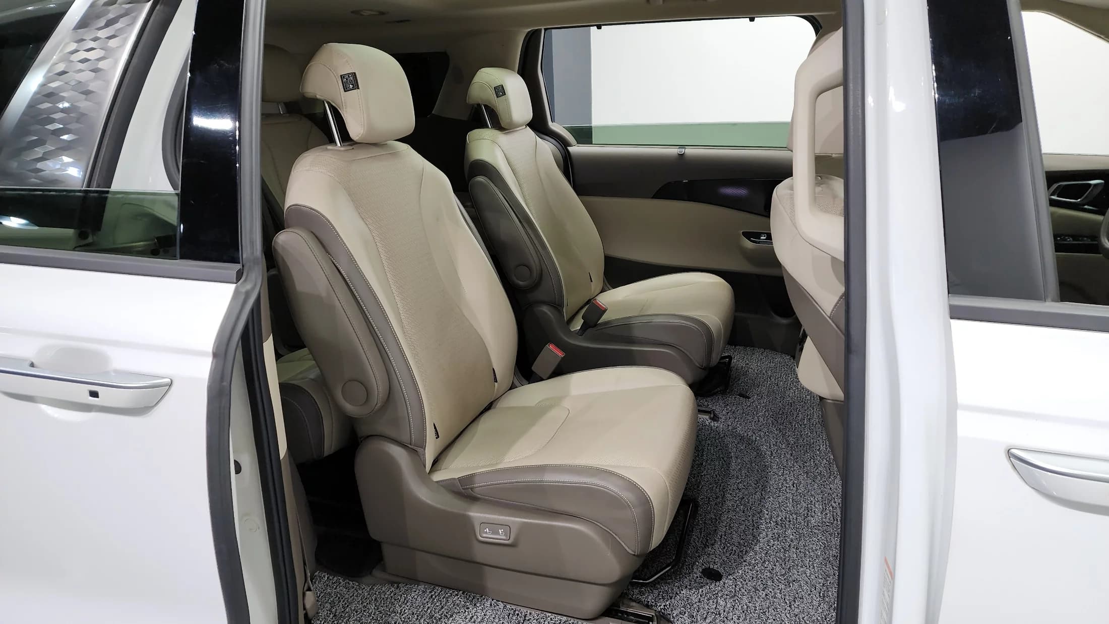 Kia Carnival 9-Seater Signature, 2021 г. 93606 км. — фото 12