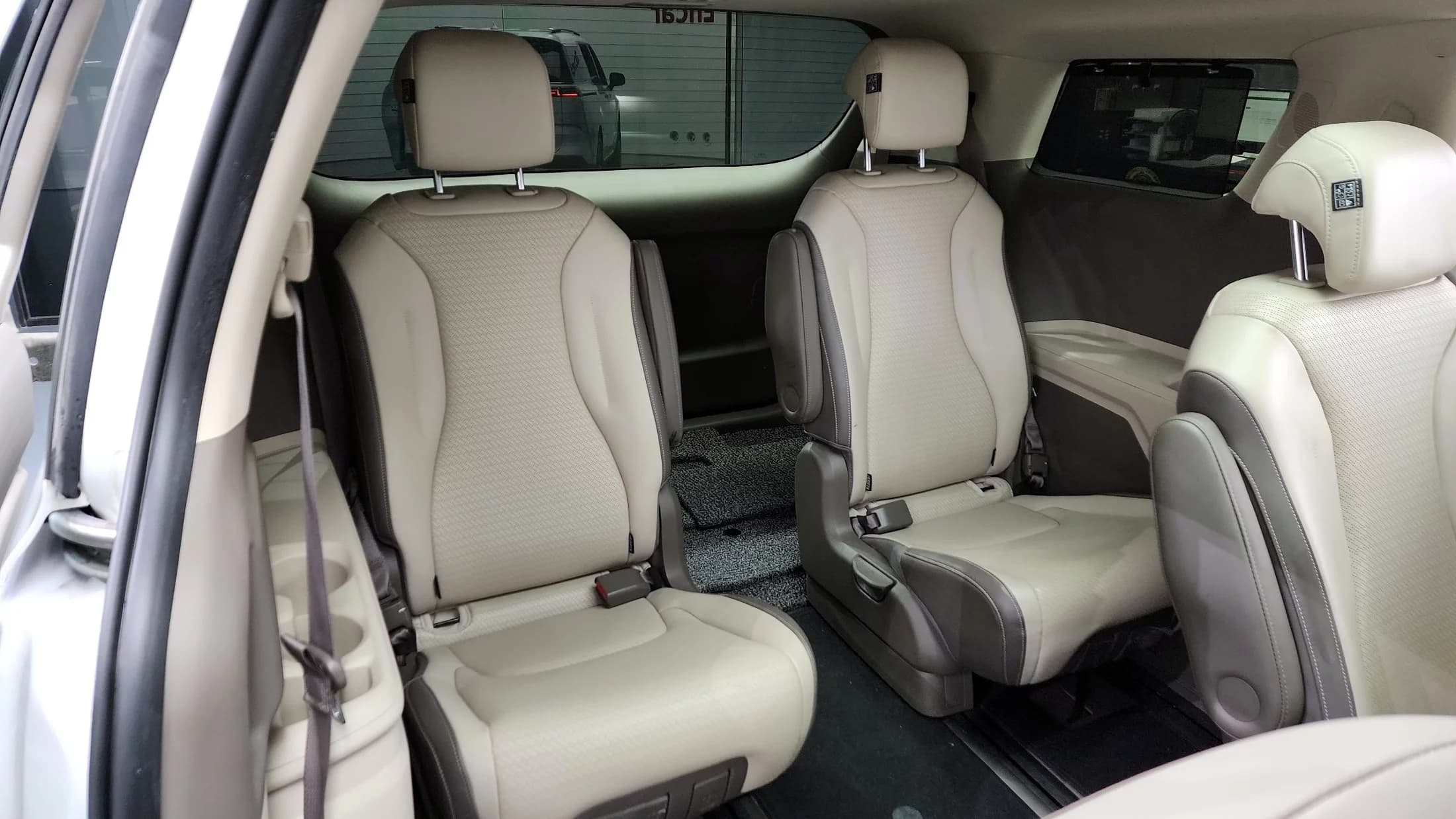 Kia Carnival 9-Seater Signature, 2021 г. 93606 км. — фото 13
