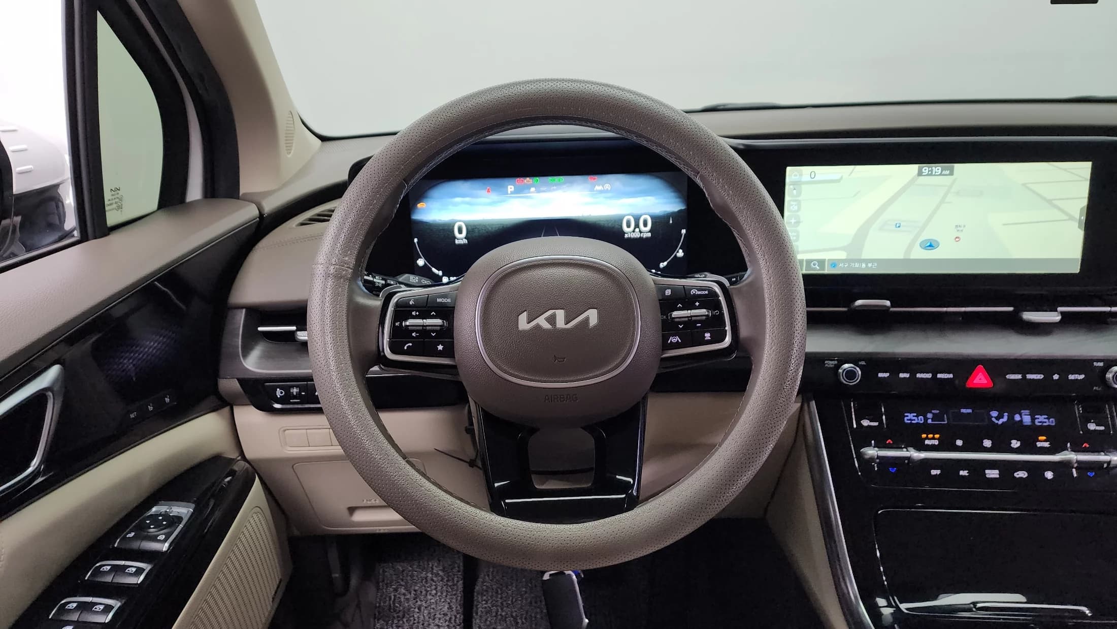 Kia Carnival 9-Seater Signature, 2021 г. 93606 км. — фото 14